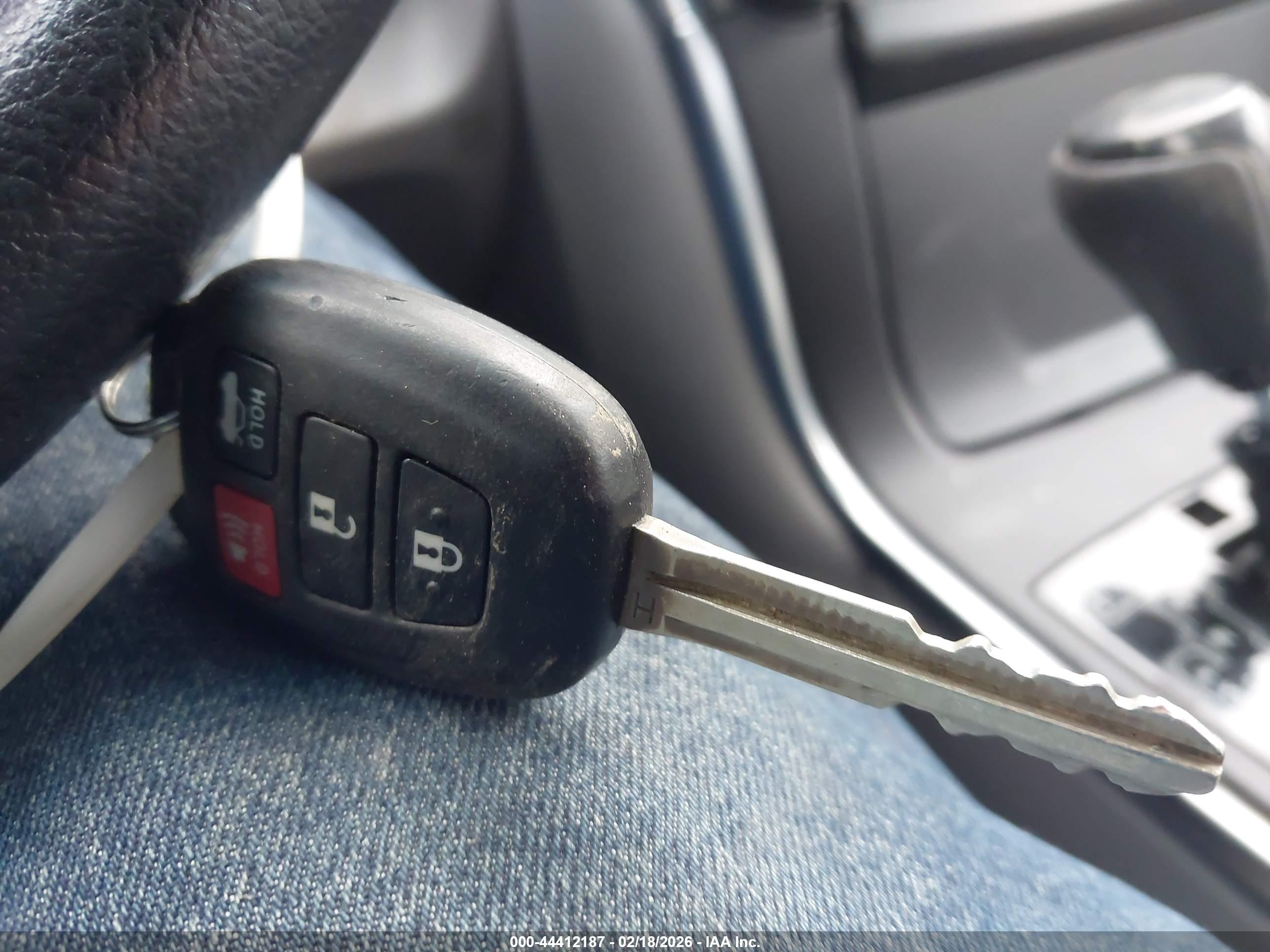 TOYOTA CAMRY image 11