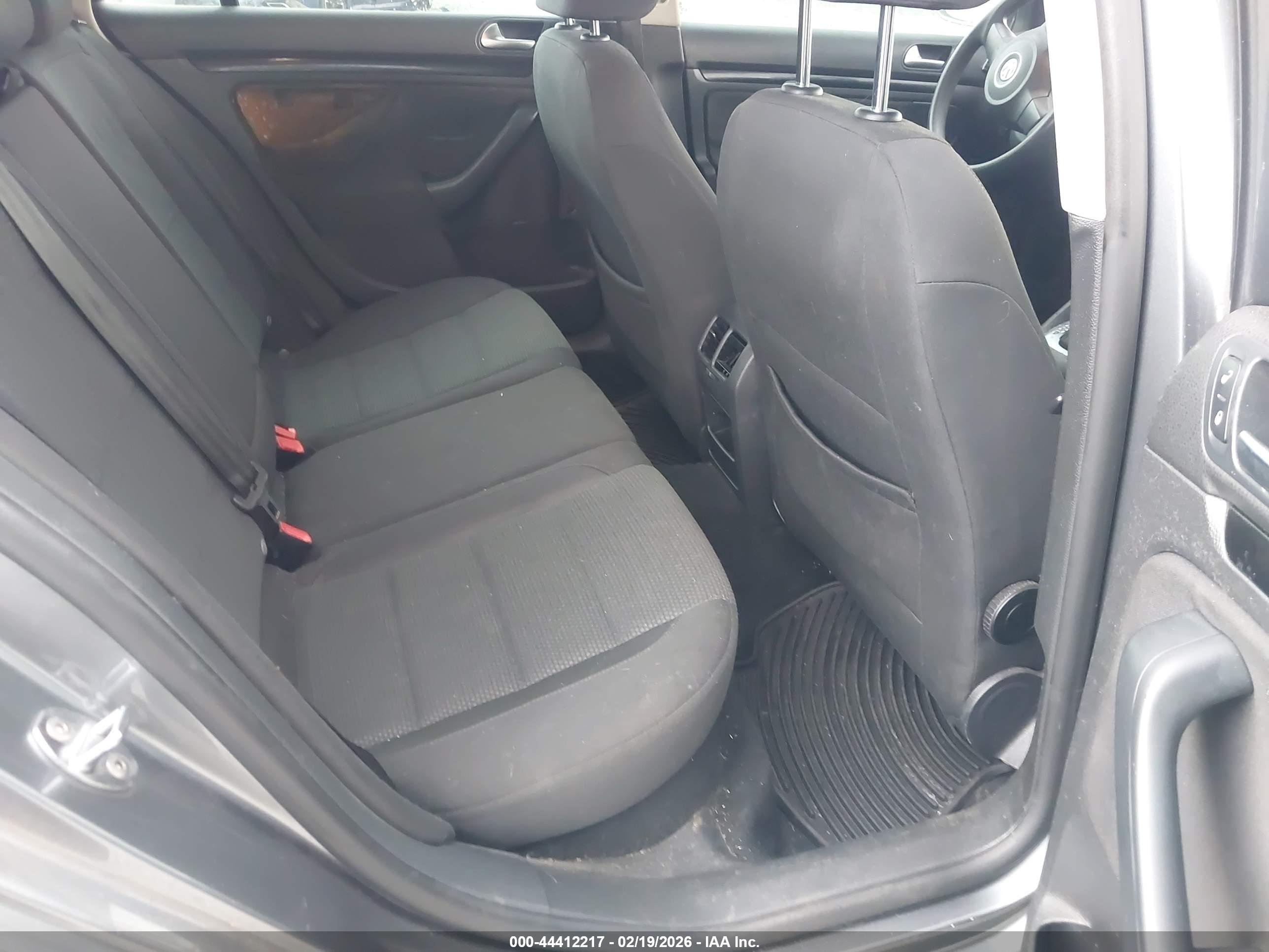 VOLKSWAGEN JETTA image 8