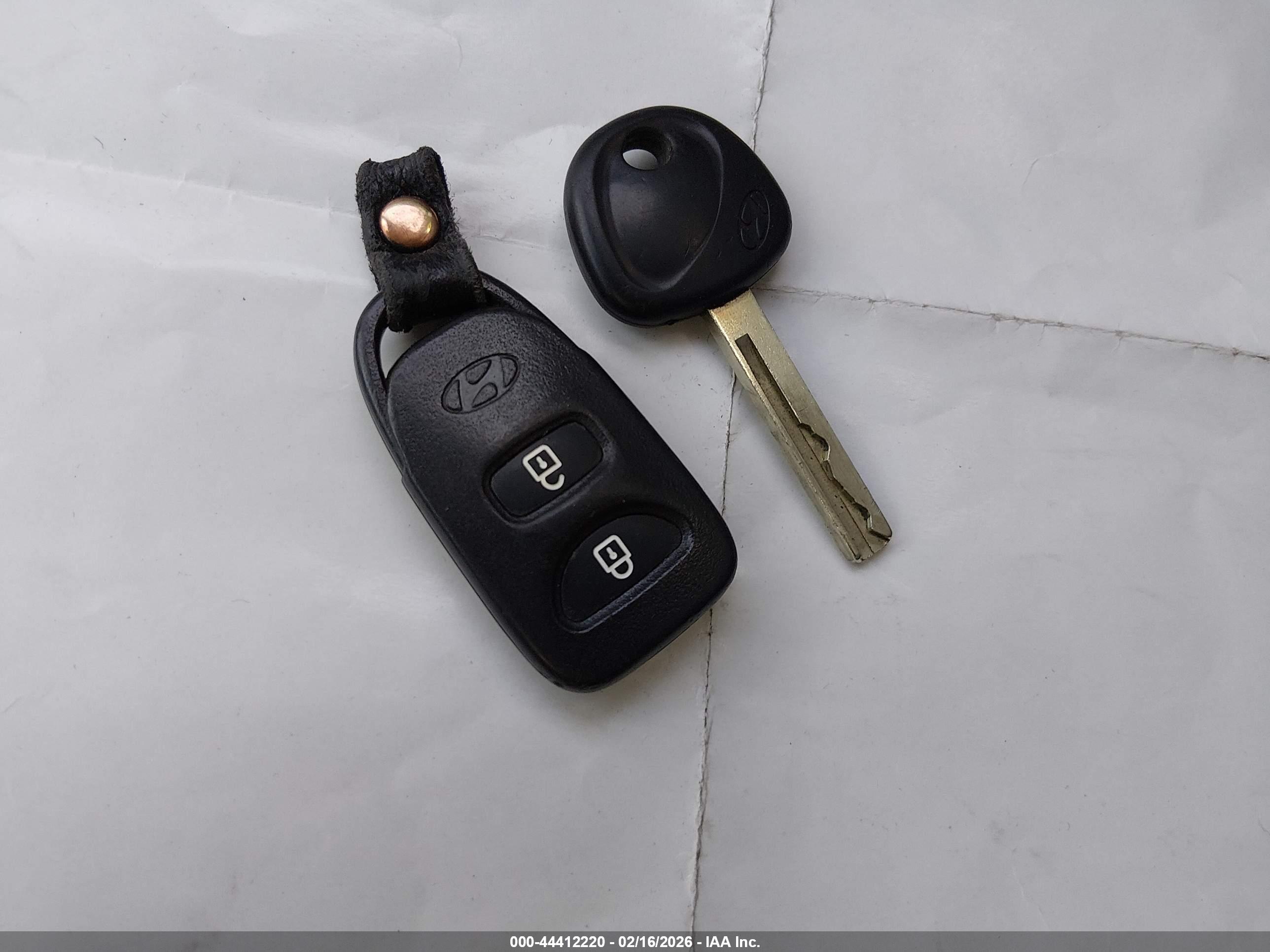 HYUNDAI ACCENT image 11