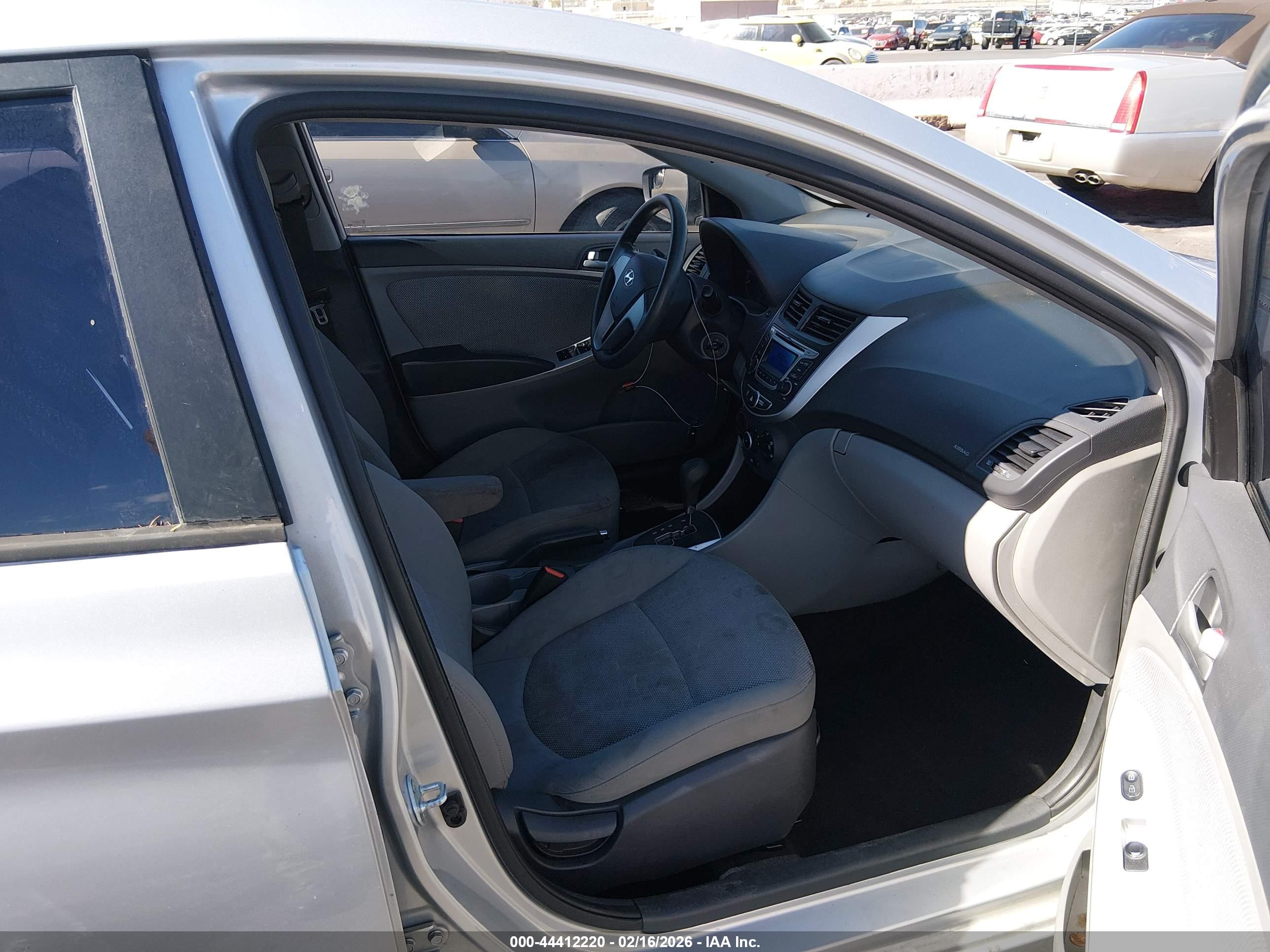 HYUNDAI ACCENT image 5