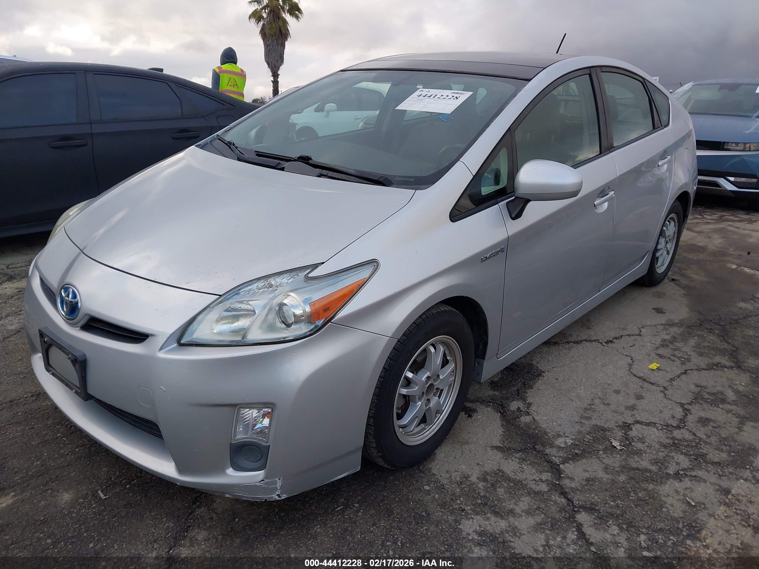 TOYOTA PRIUS image 2