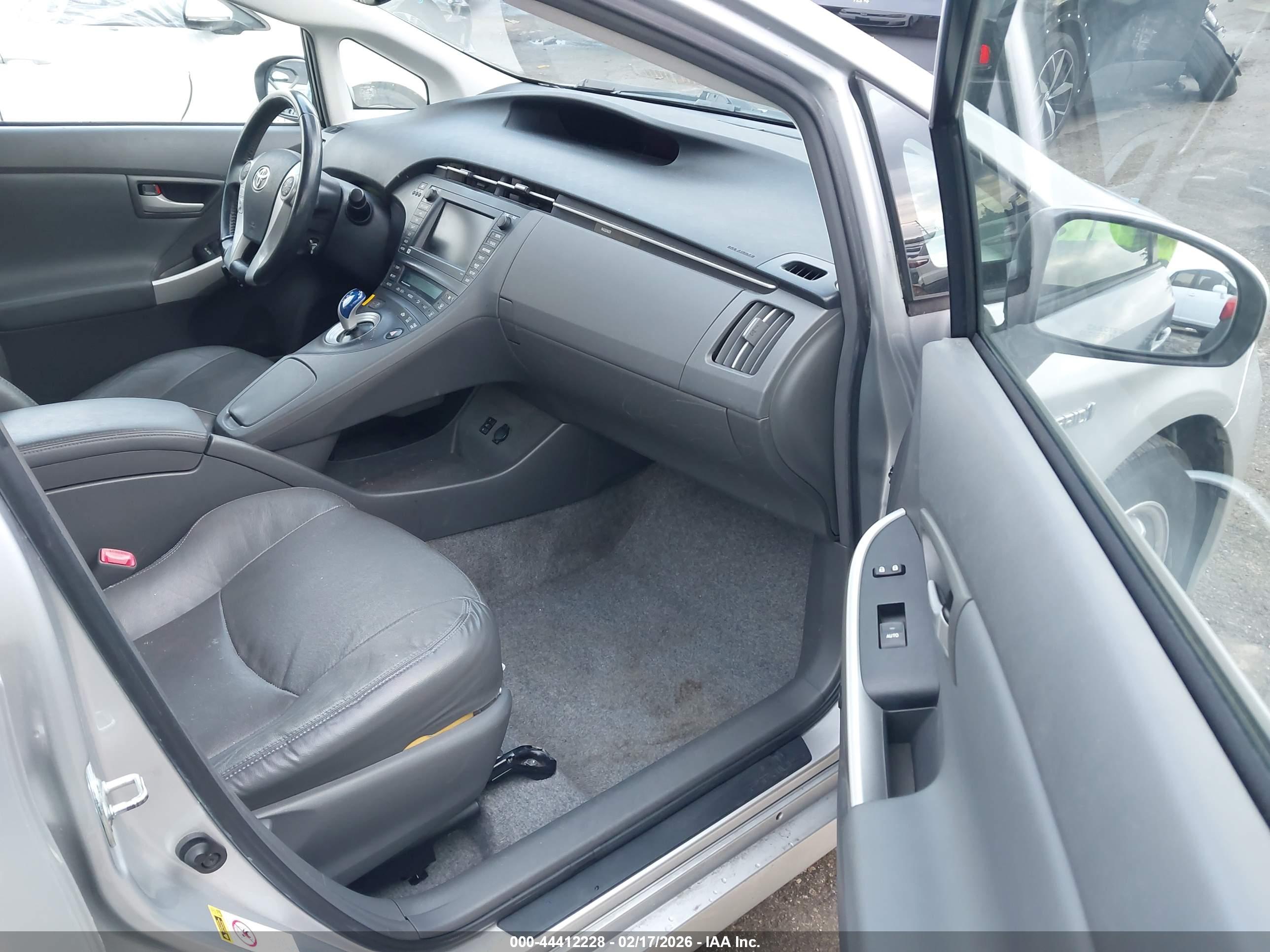 TOYOTA PRIUS image 5