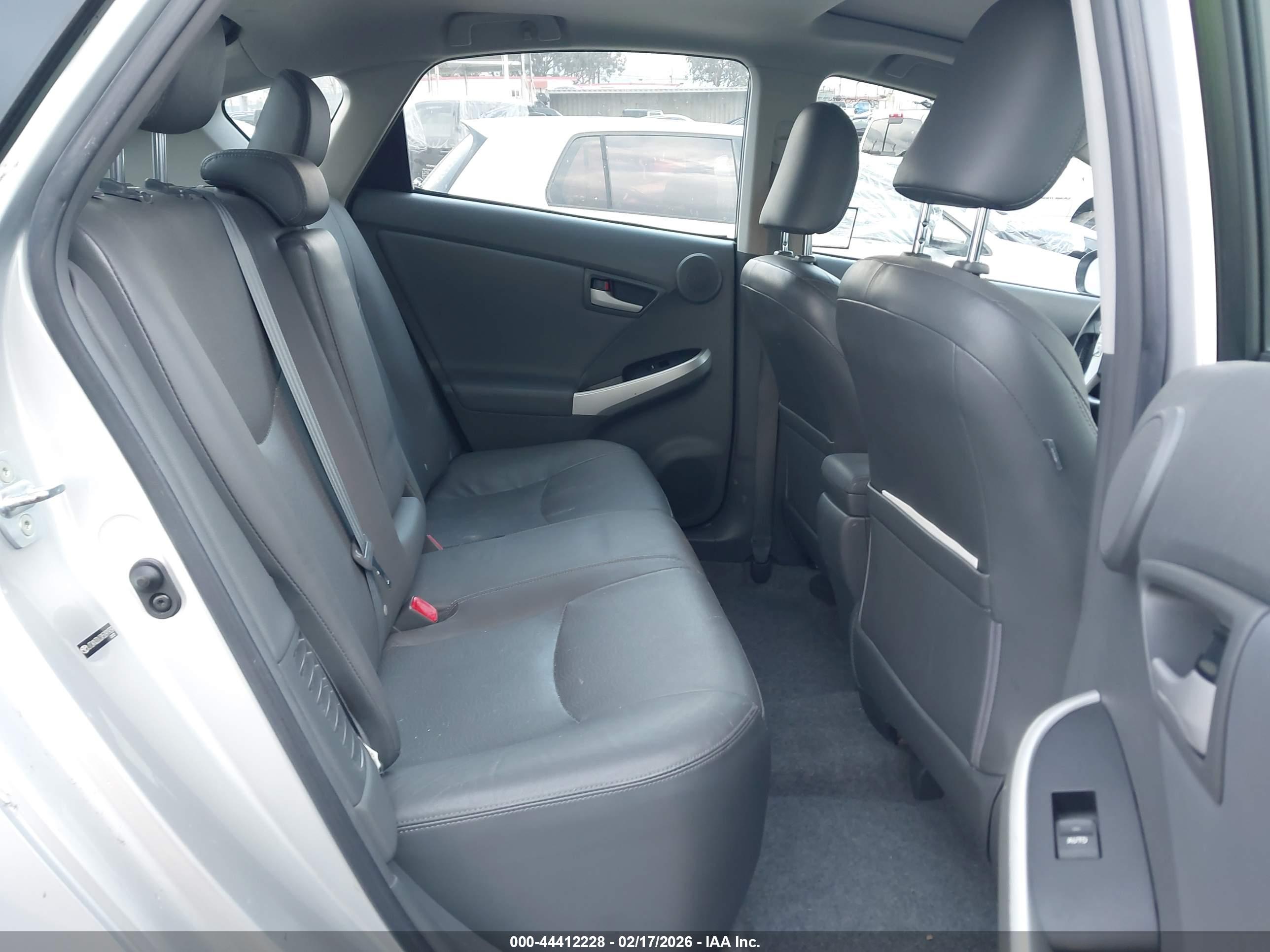 TOYOTA PRIUS image 8