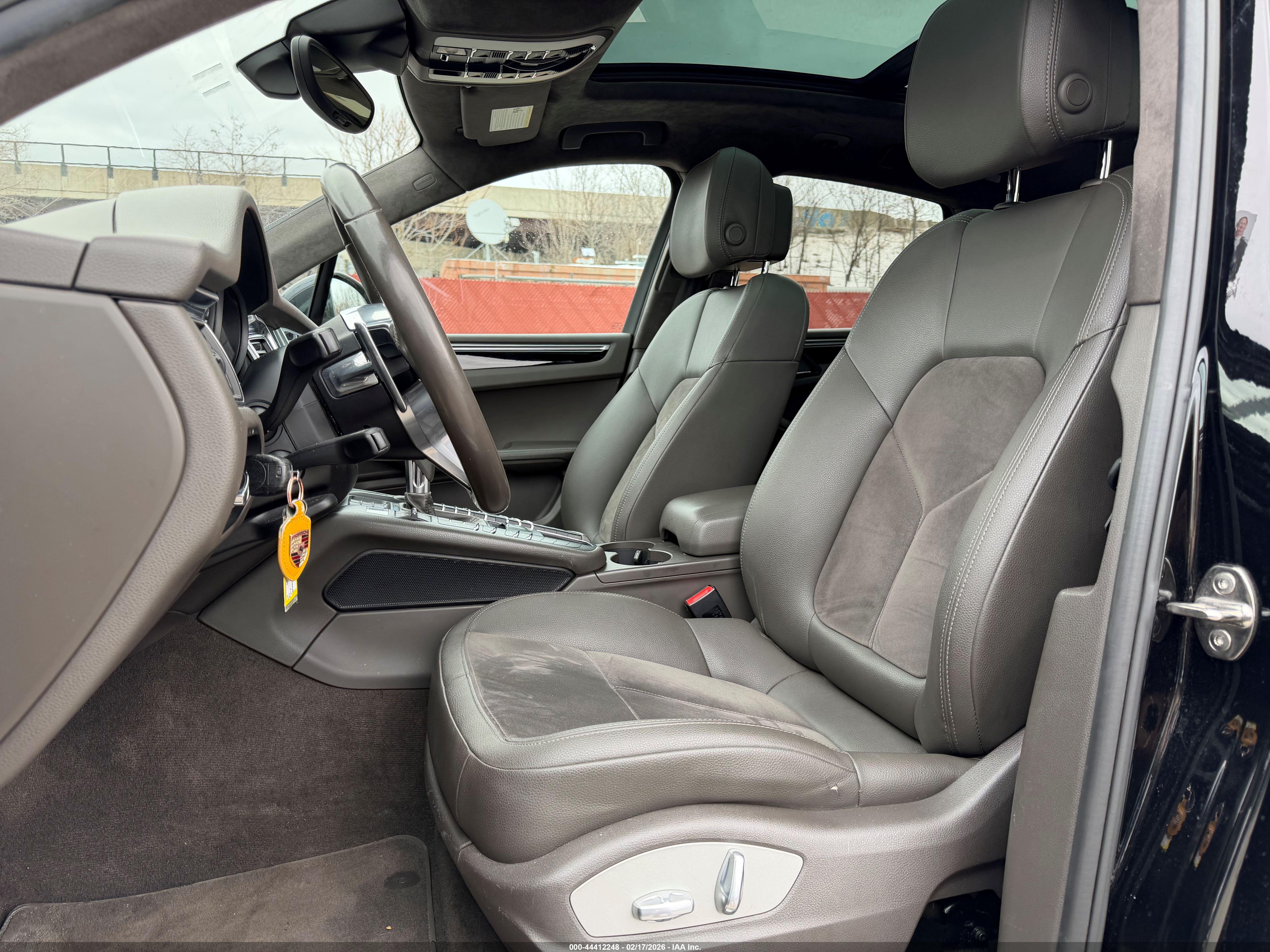 PORSCHE MACAN image 5