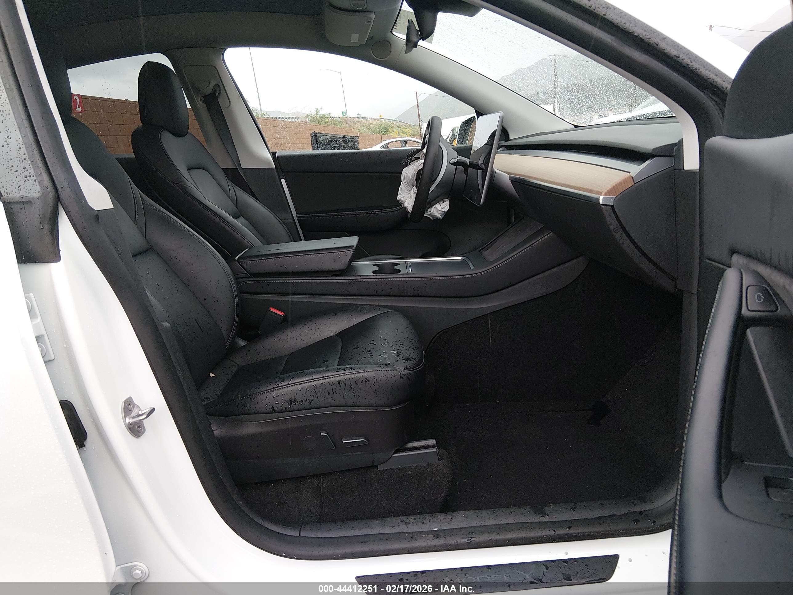 TESLA MODEL image 5