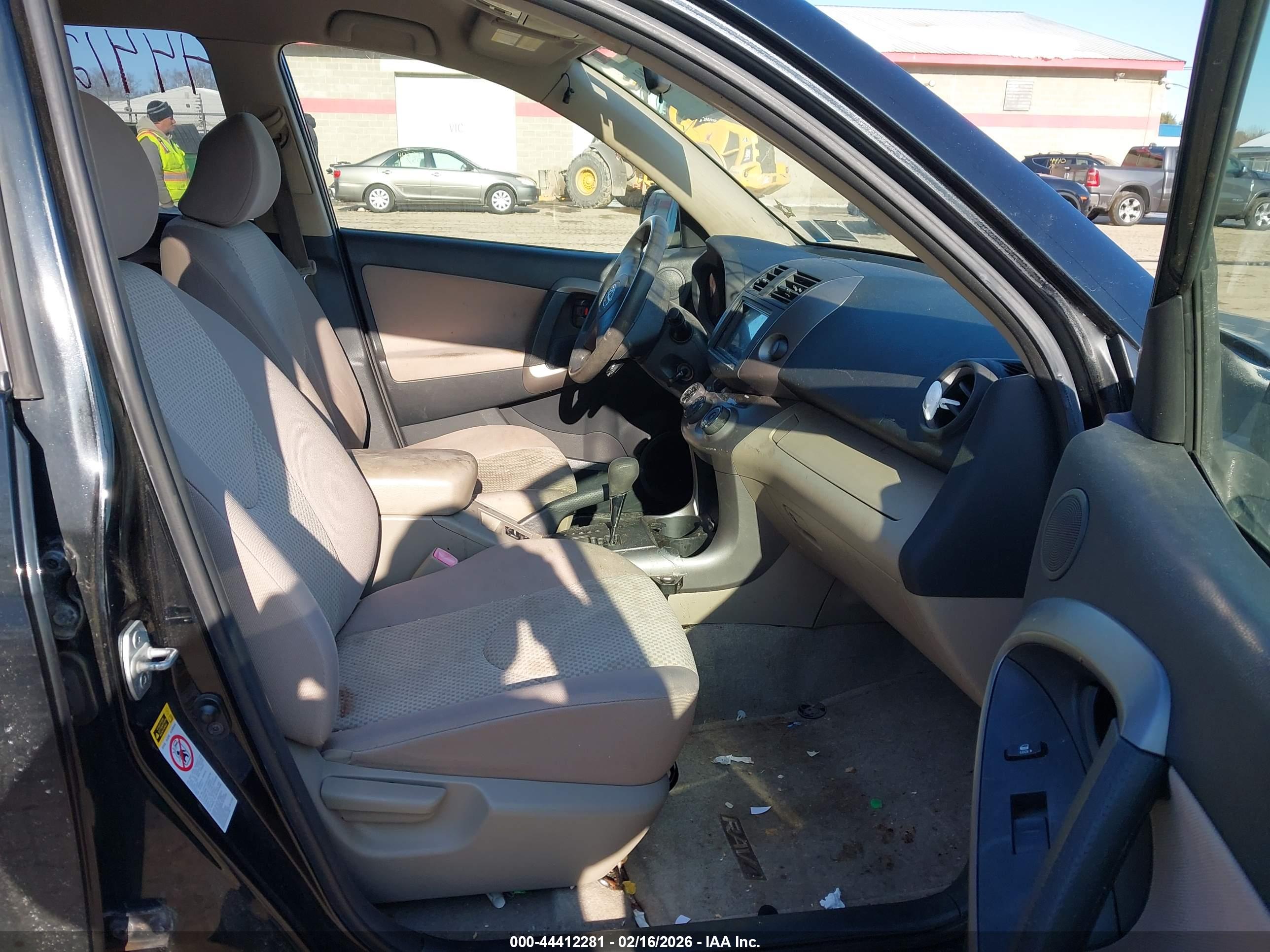 TOYOTA RAV4 image 5