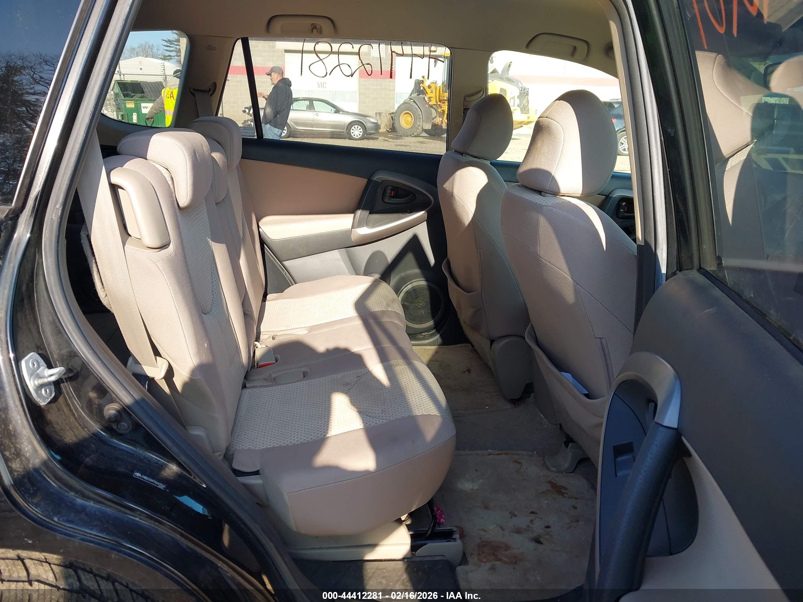 TOYOTA RAV4 image 8
