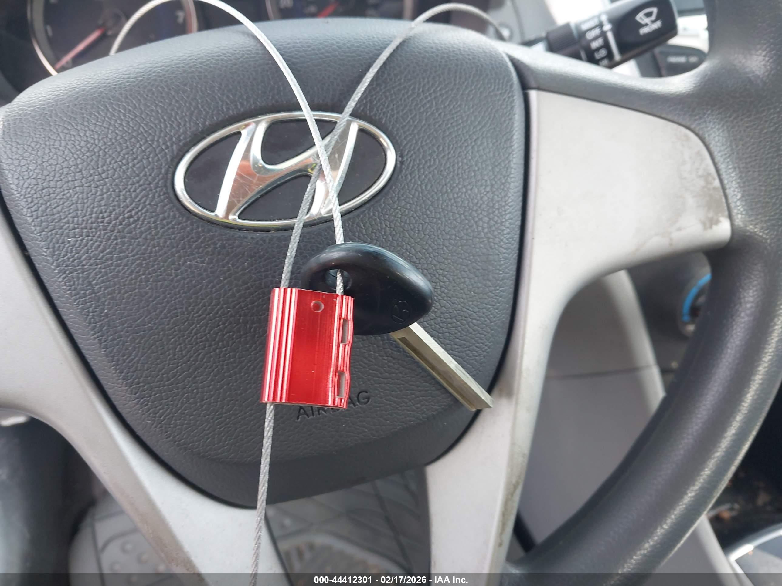 HYUNDAI ACCENT image 11