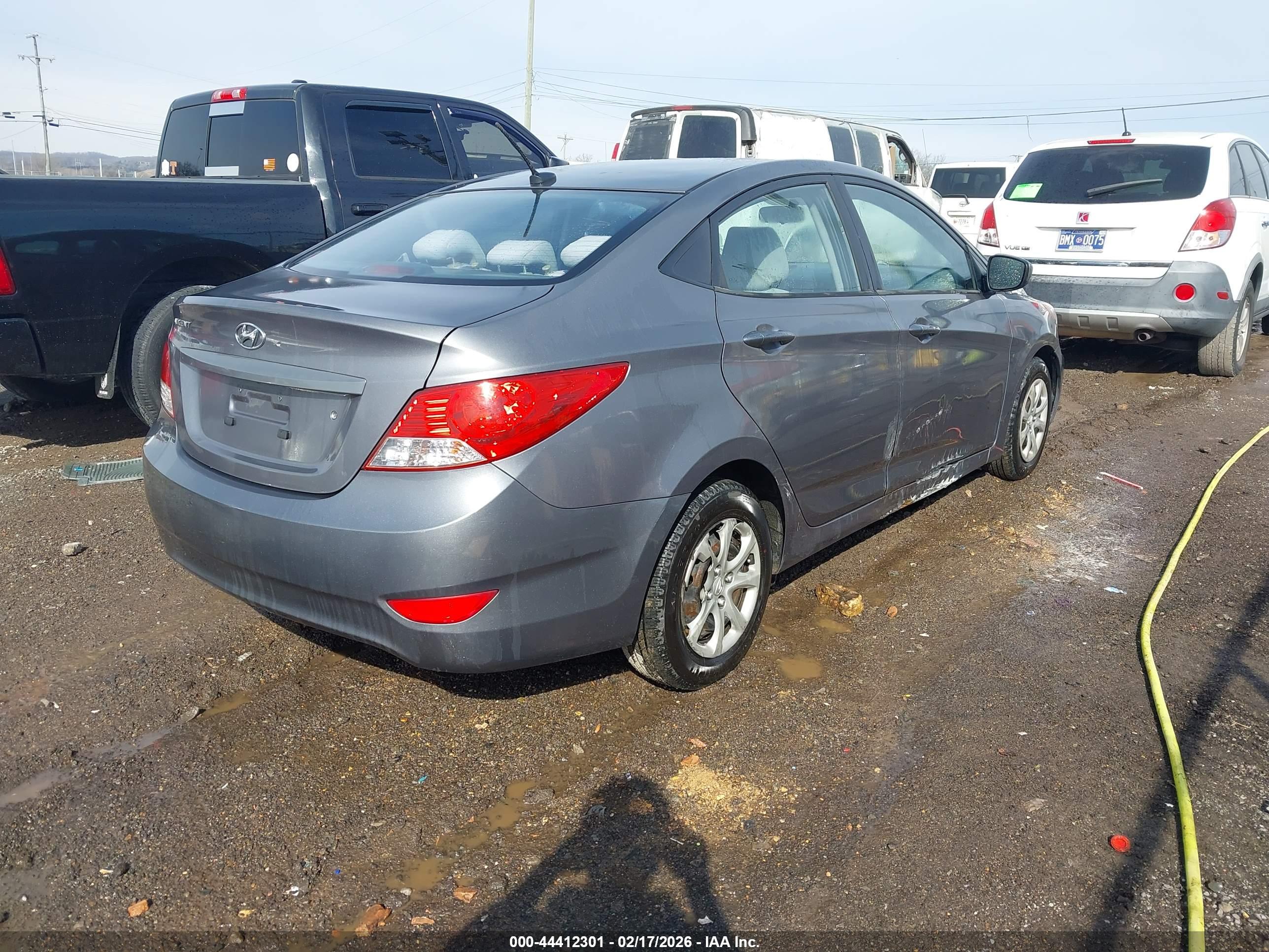 HYUNDAI ACCENT image 4