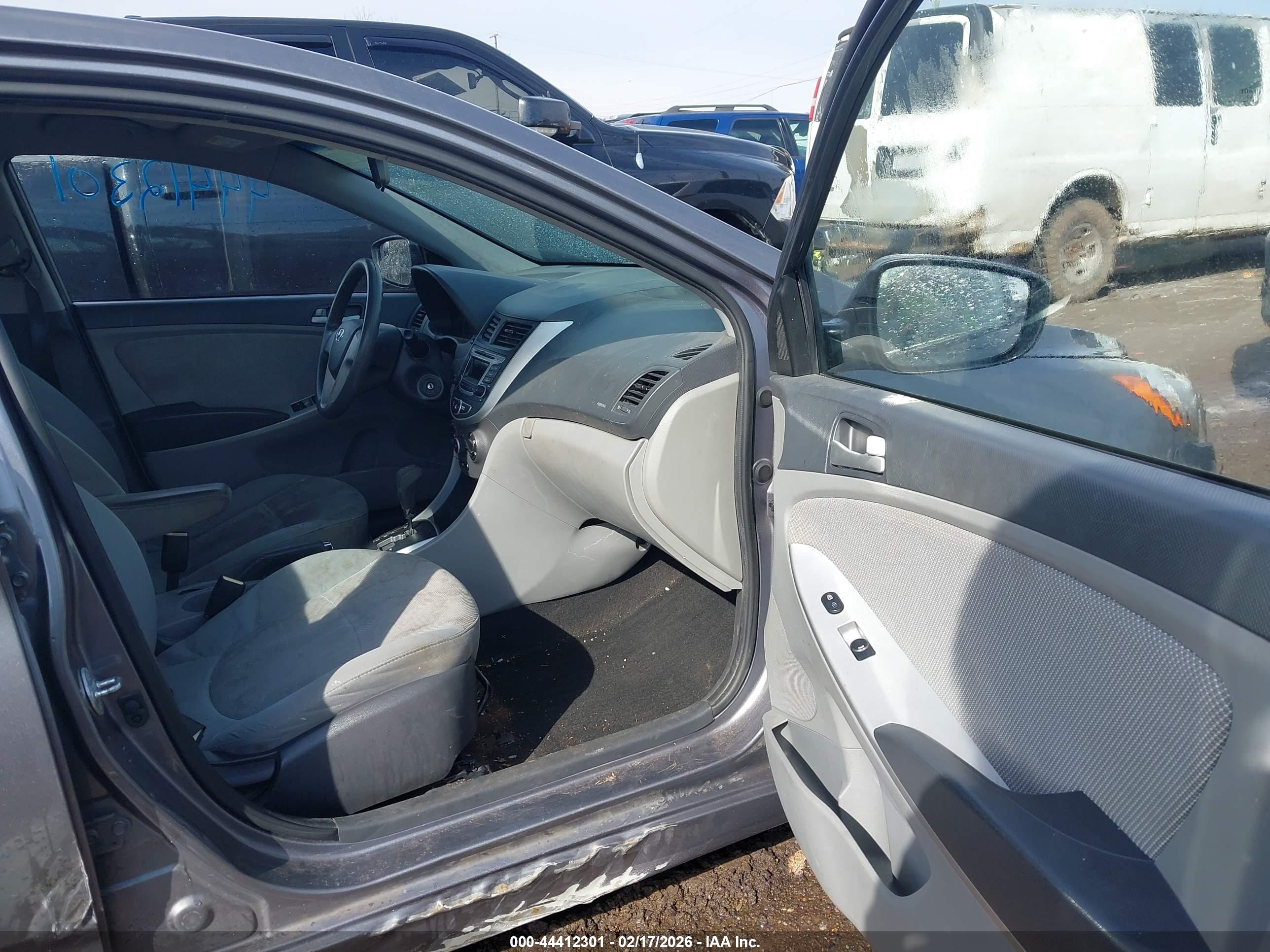 HYUNDAI ACCENT image 5