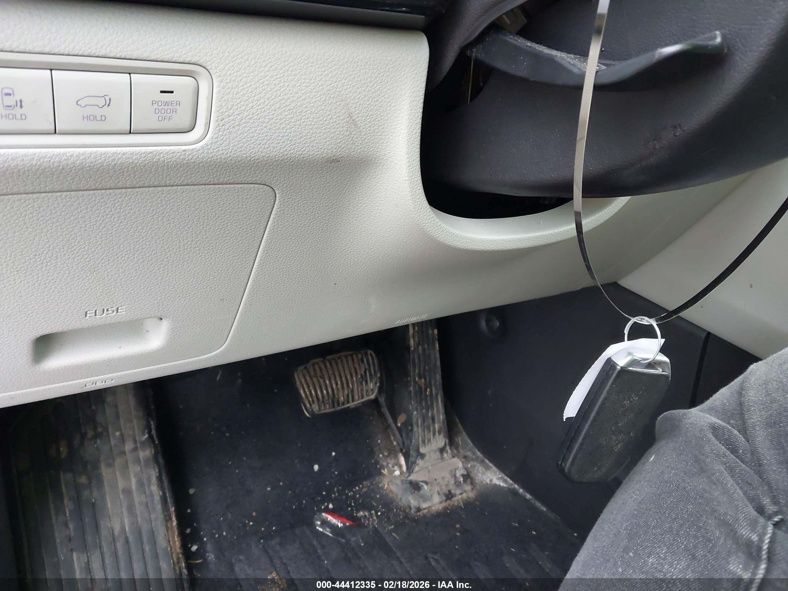 KIA CARNIVAL image 11