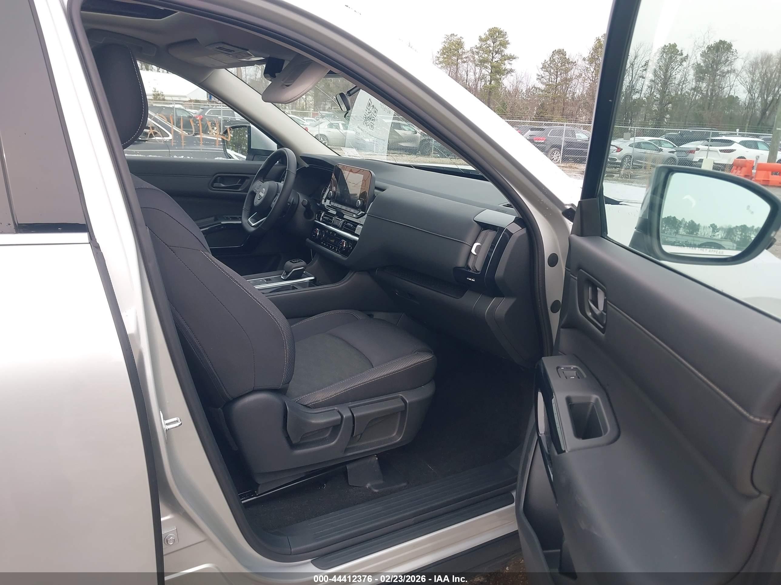 NISSAN PATHFINDER image 5