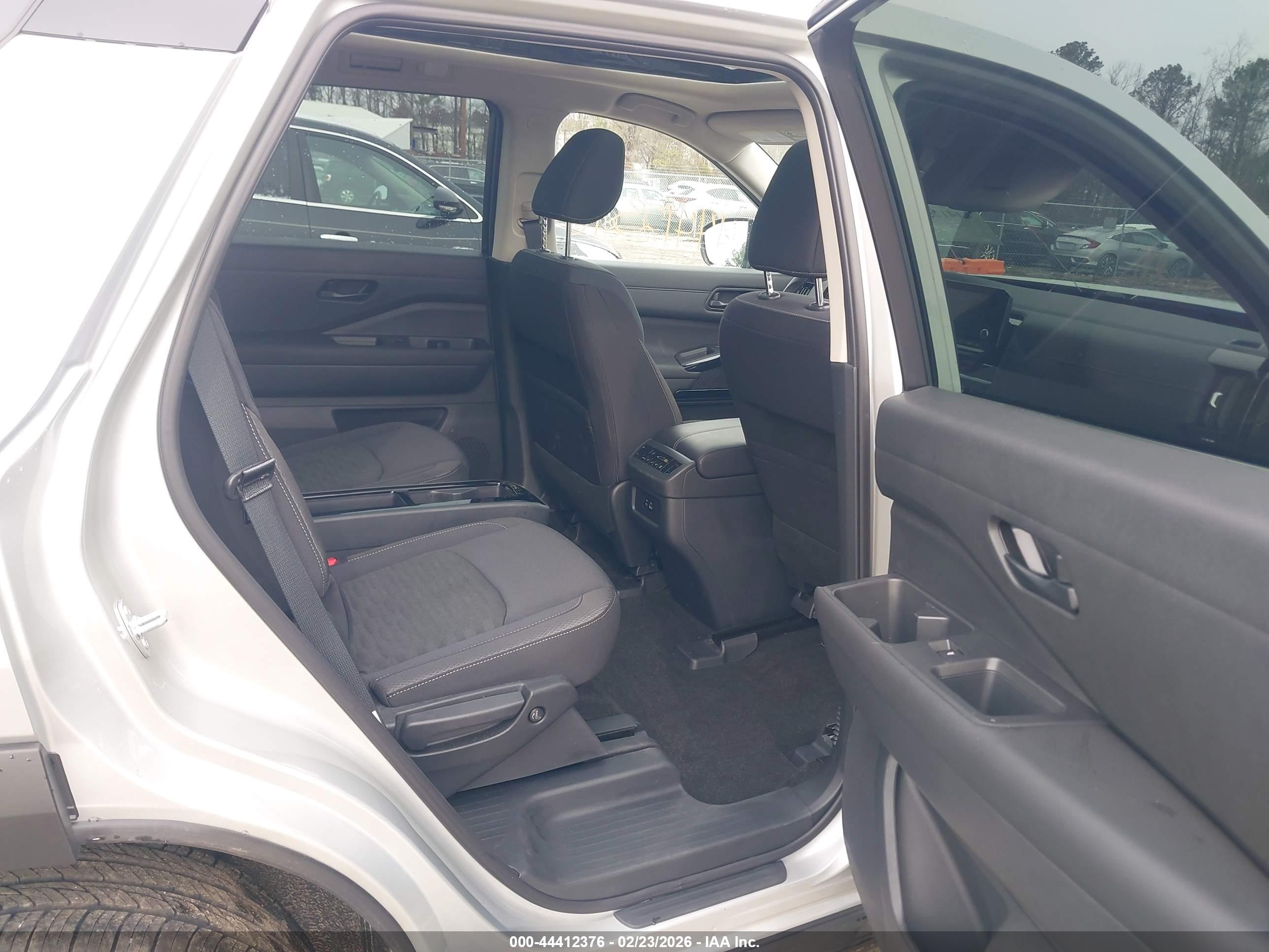 NISSAN PATHFINDER image 8