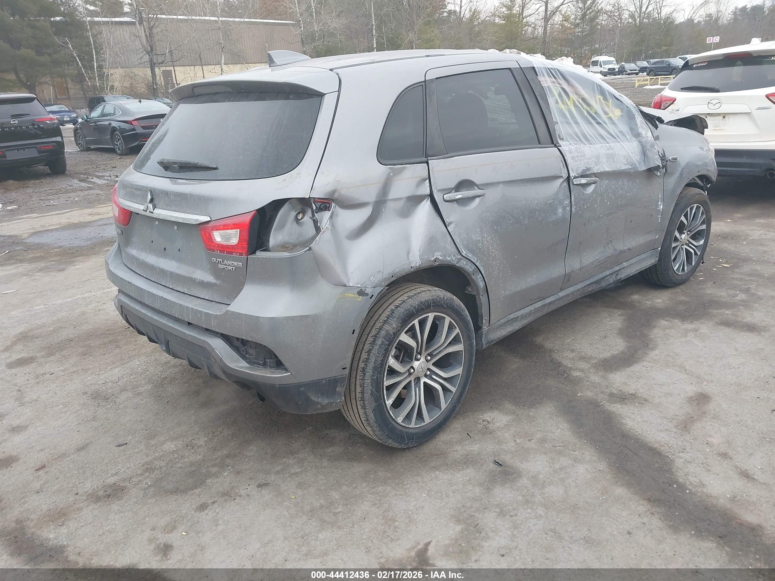 MITSUBISHI OUTLANDER image 4