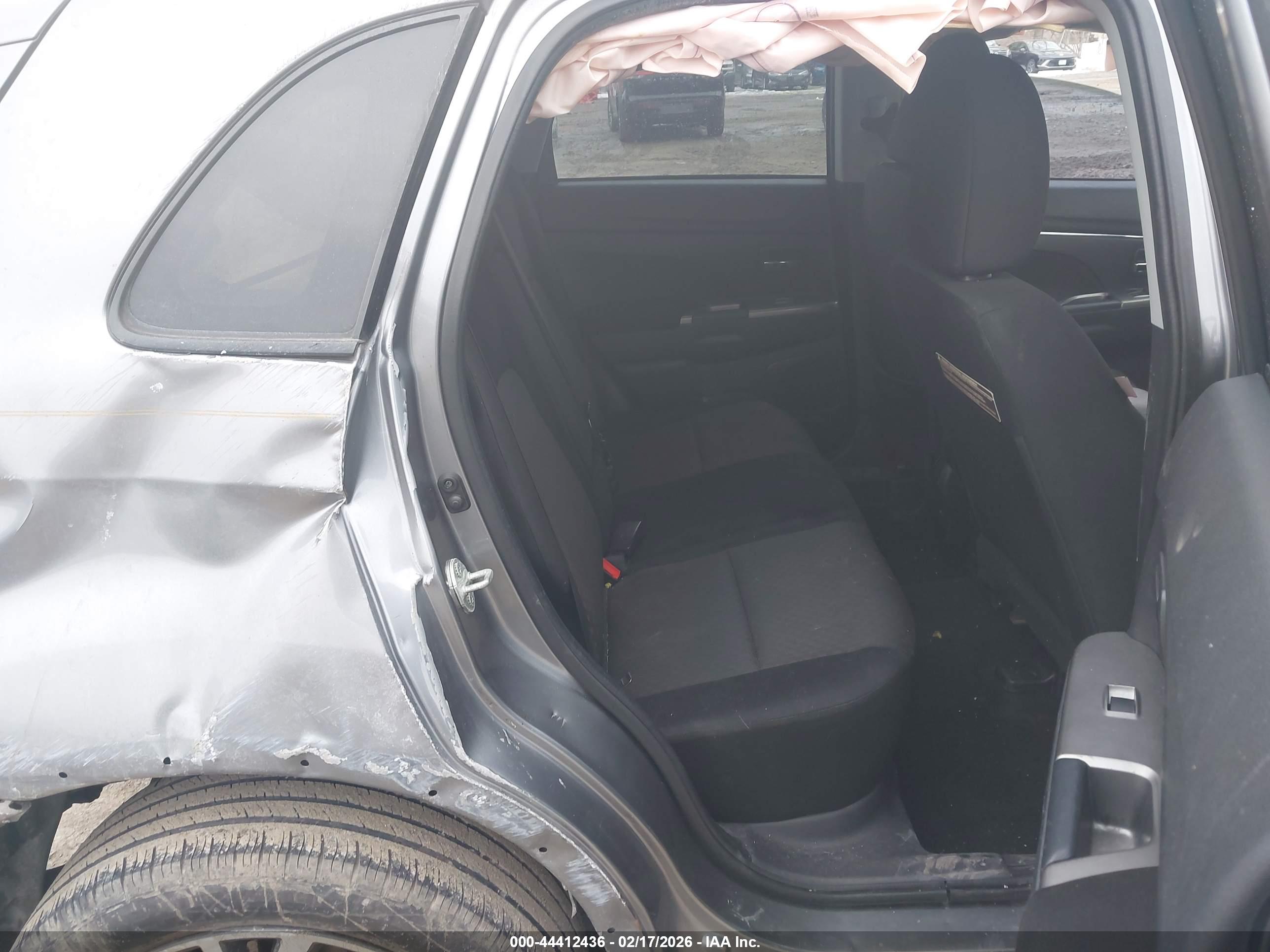 MITSUBISHI OUTLANDER image 8