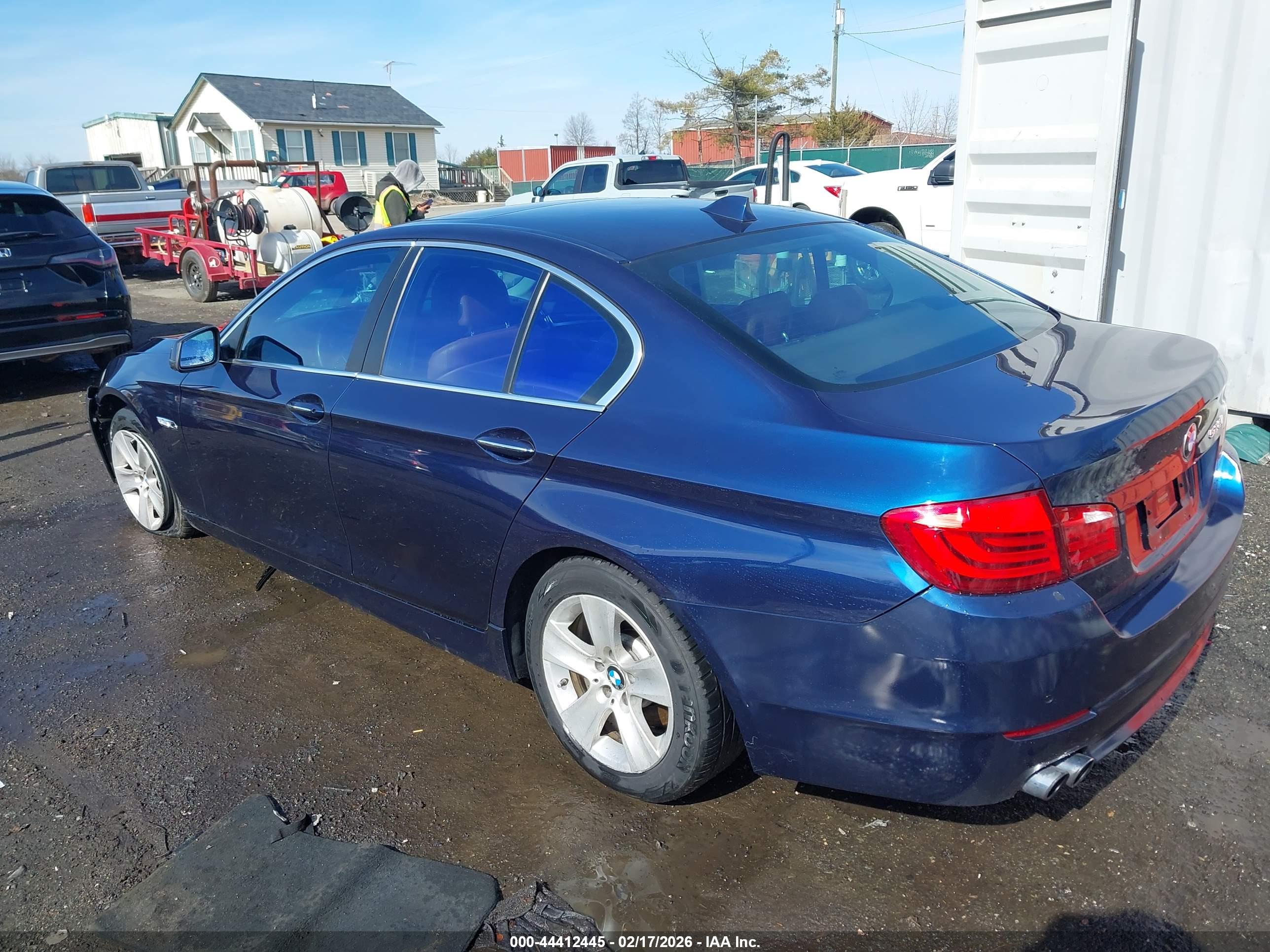 BMW 528I image 3