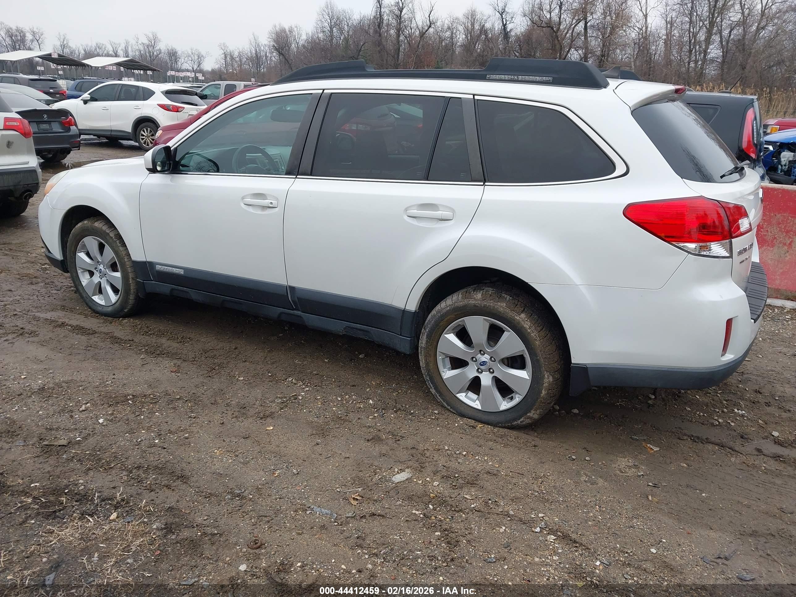 SUBARU OUTBACK image 3