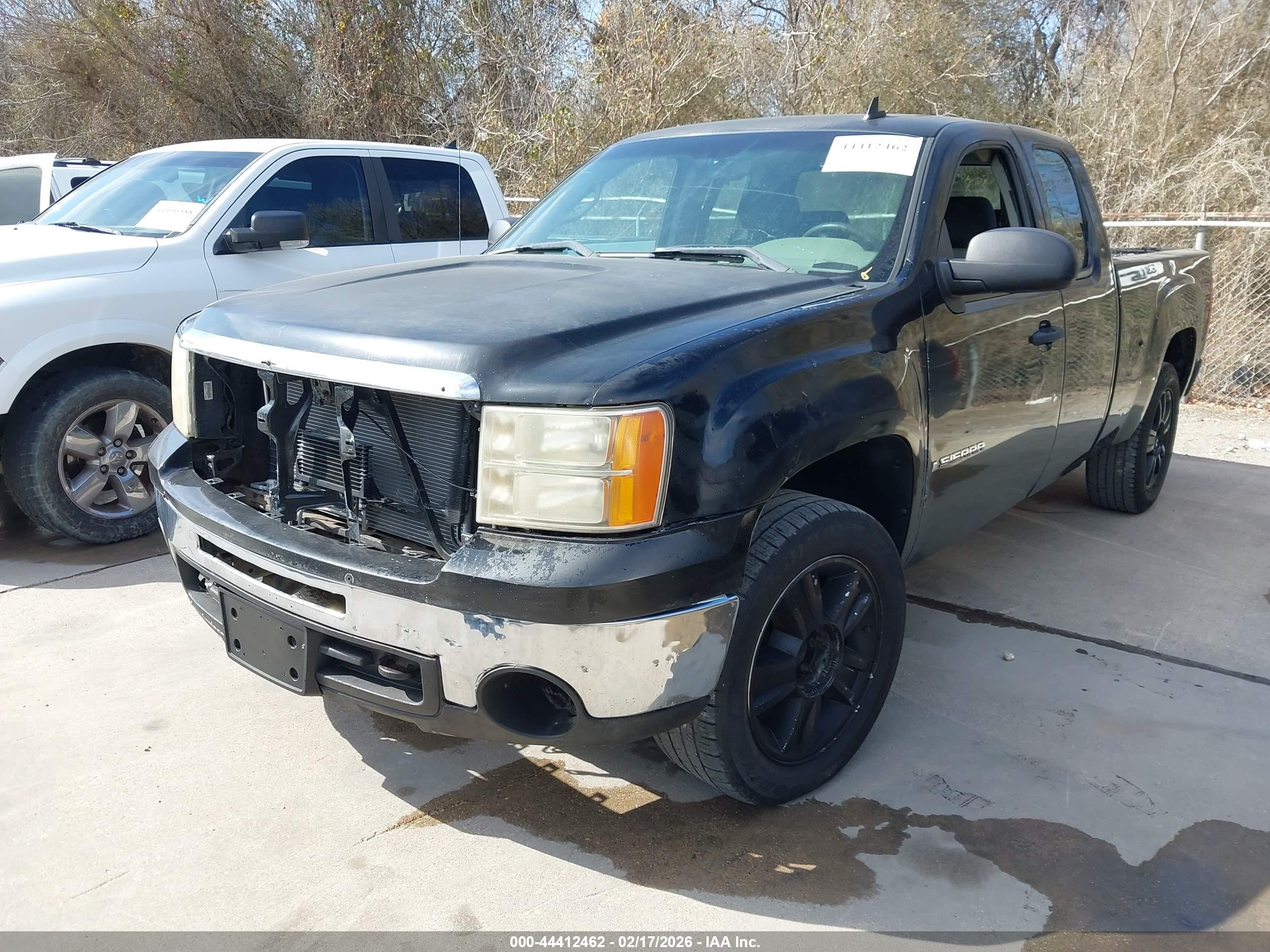 GMC SIERRA image 2