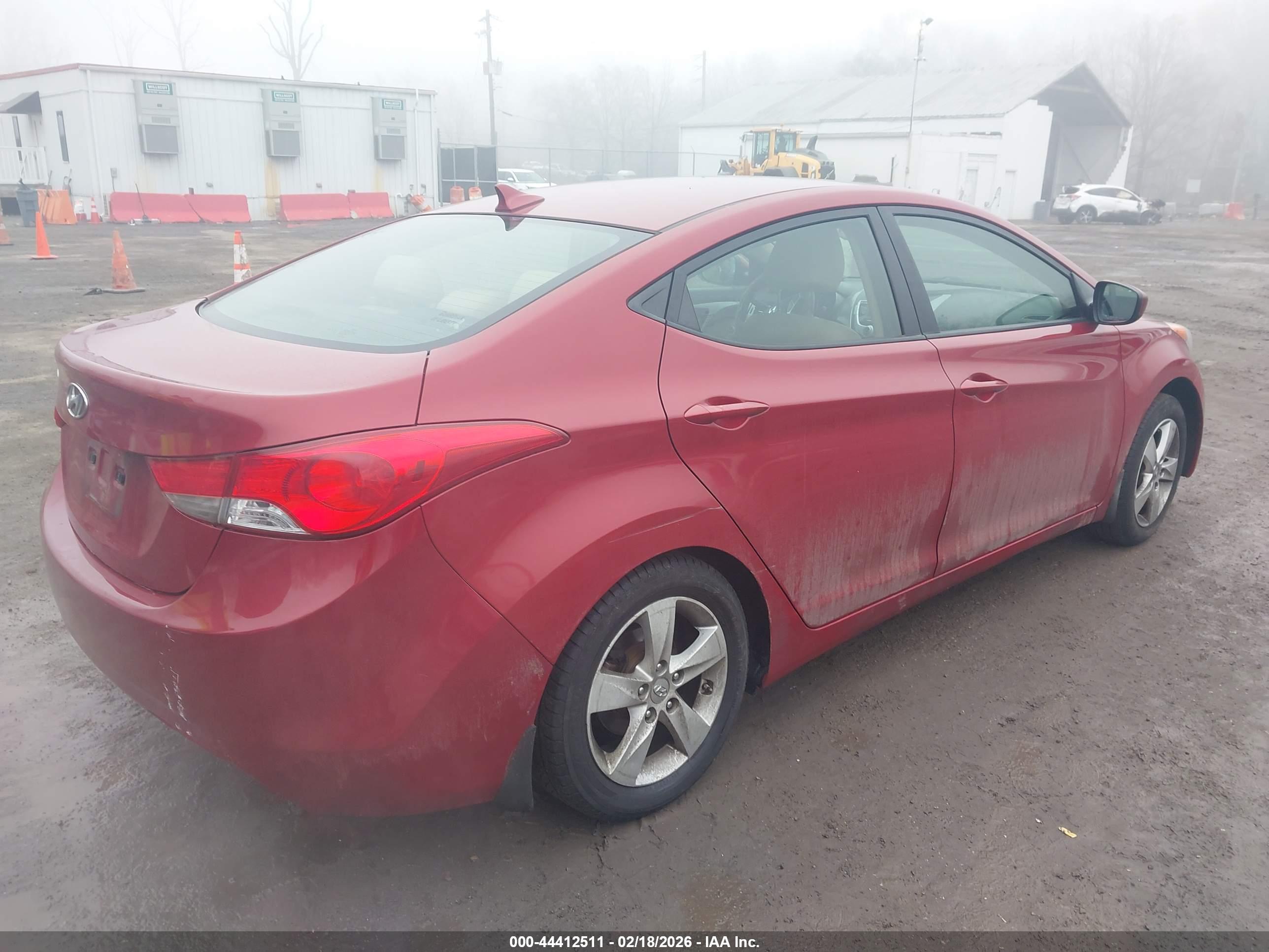 HYUNDAI ELANTRA image 4