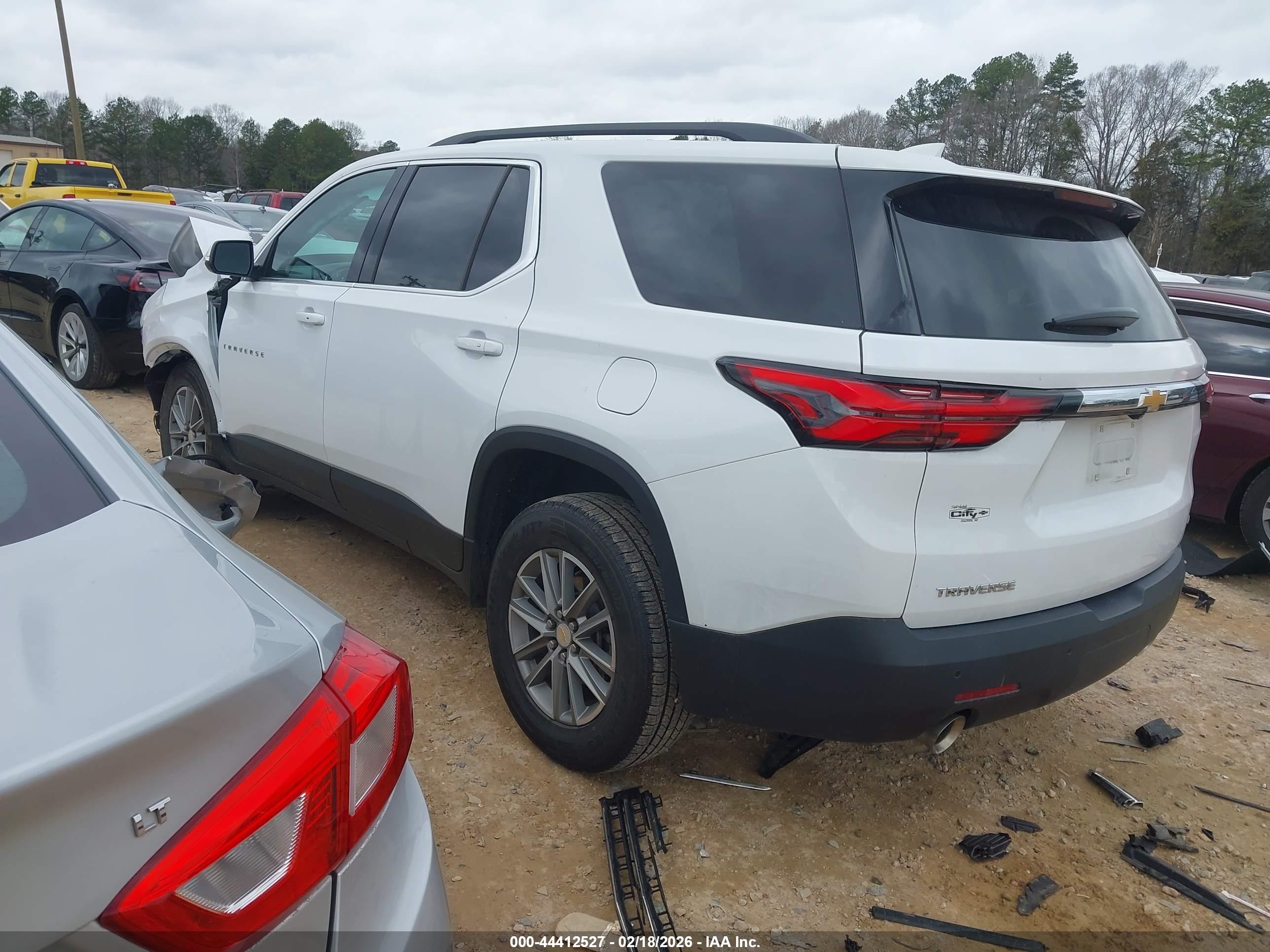 CHEVROLET TRAVERSE image 3