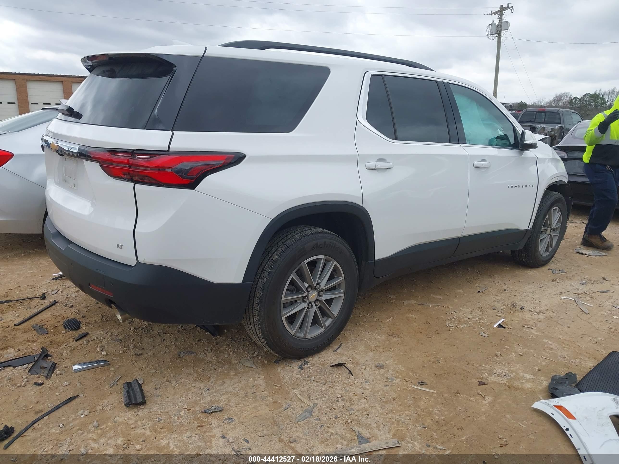 CHEVROLET TRAVERSE image 4
