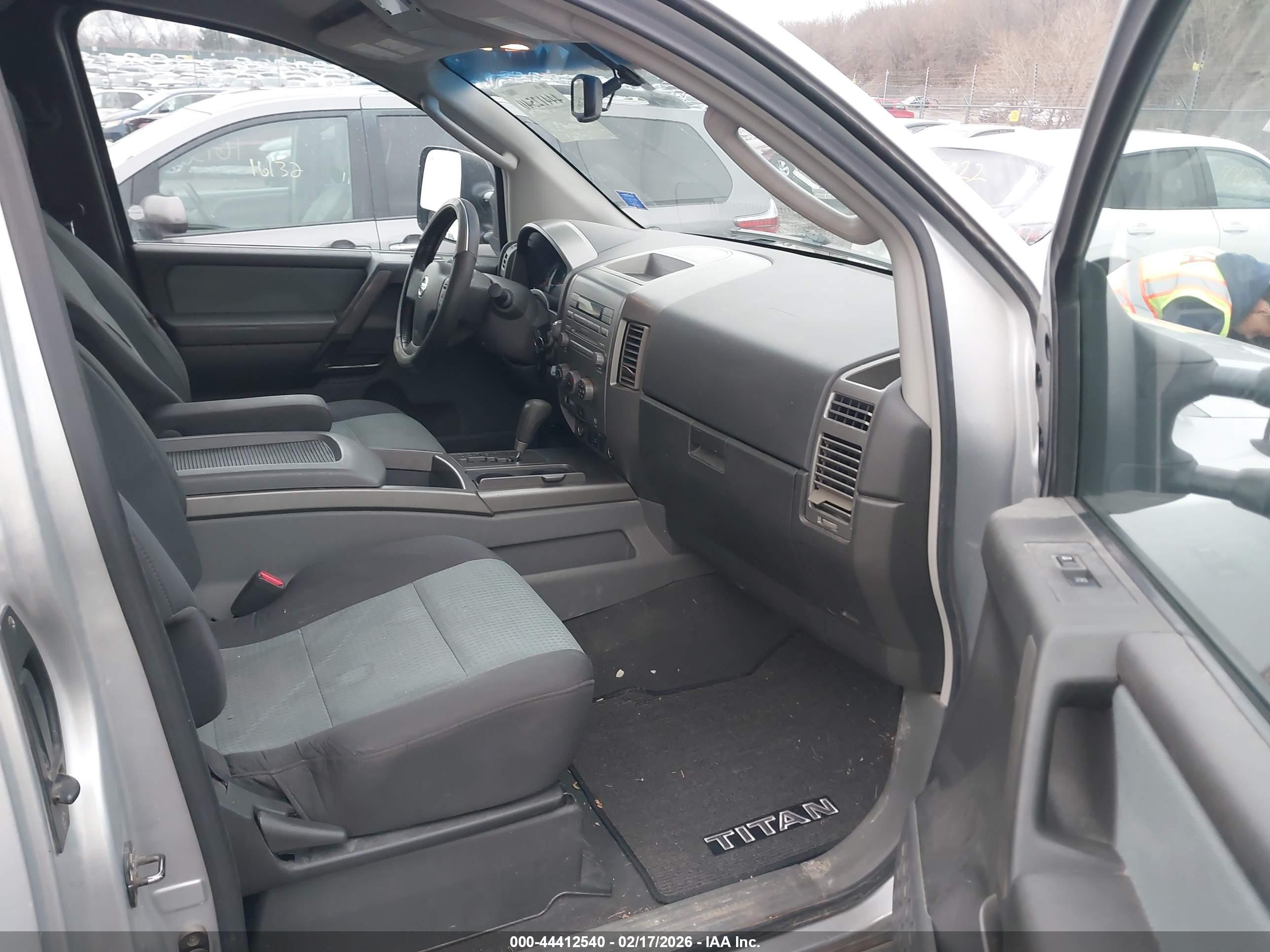 NISSAN TITAN image 5