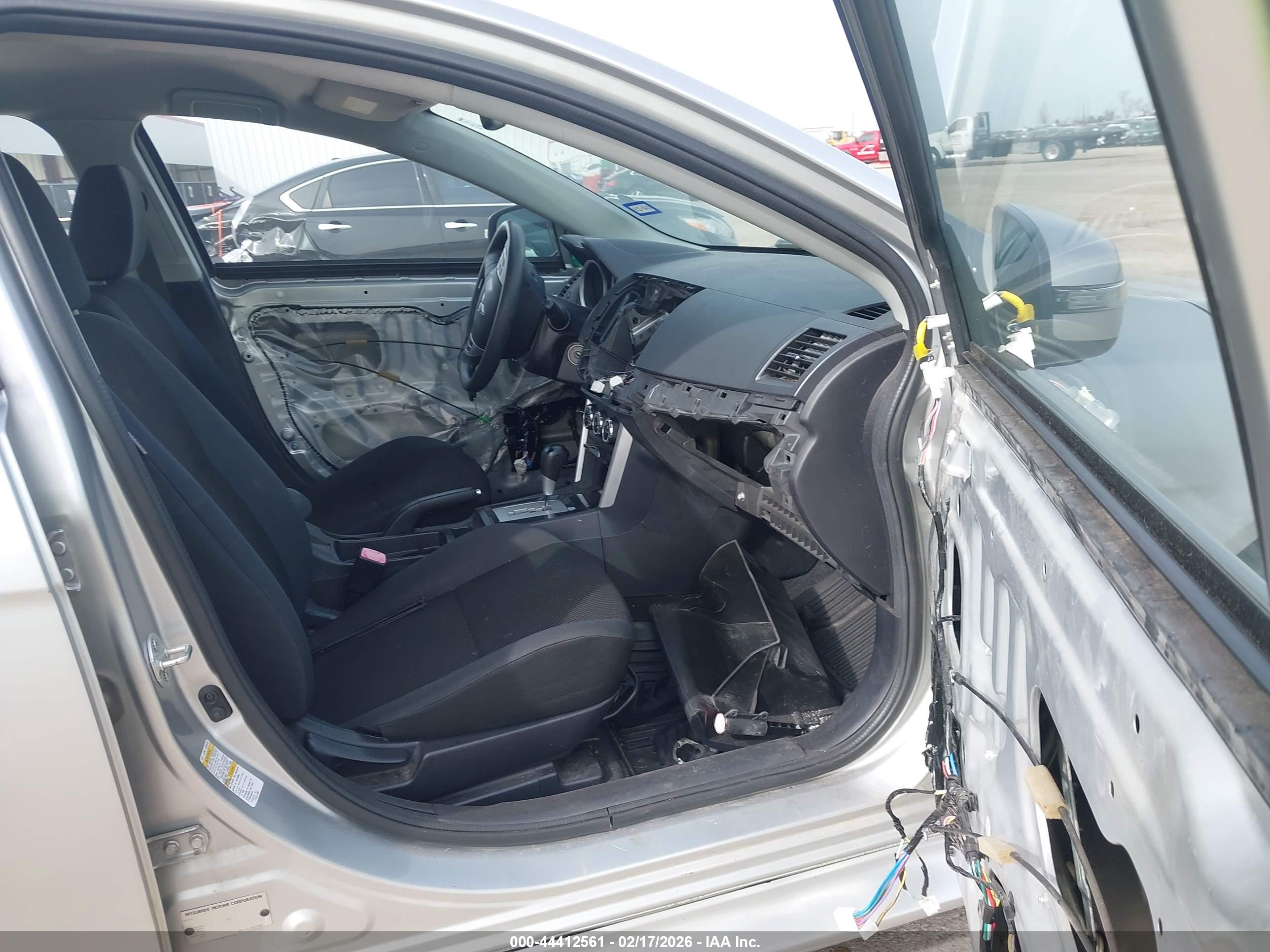 MITSUBISHI LANCER image 5