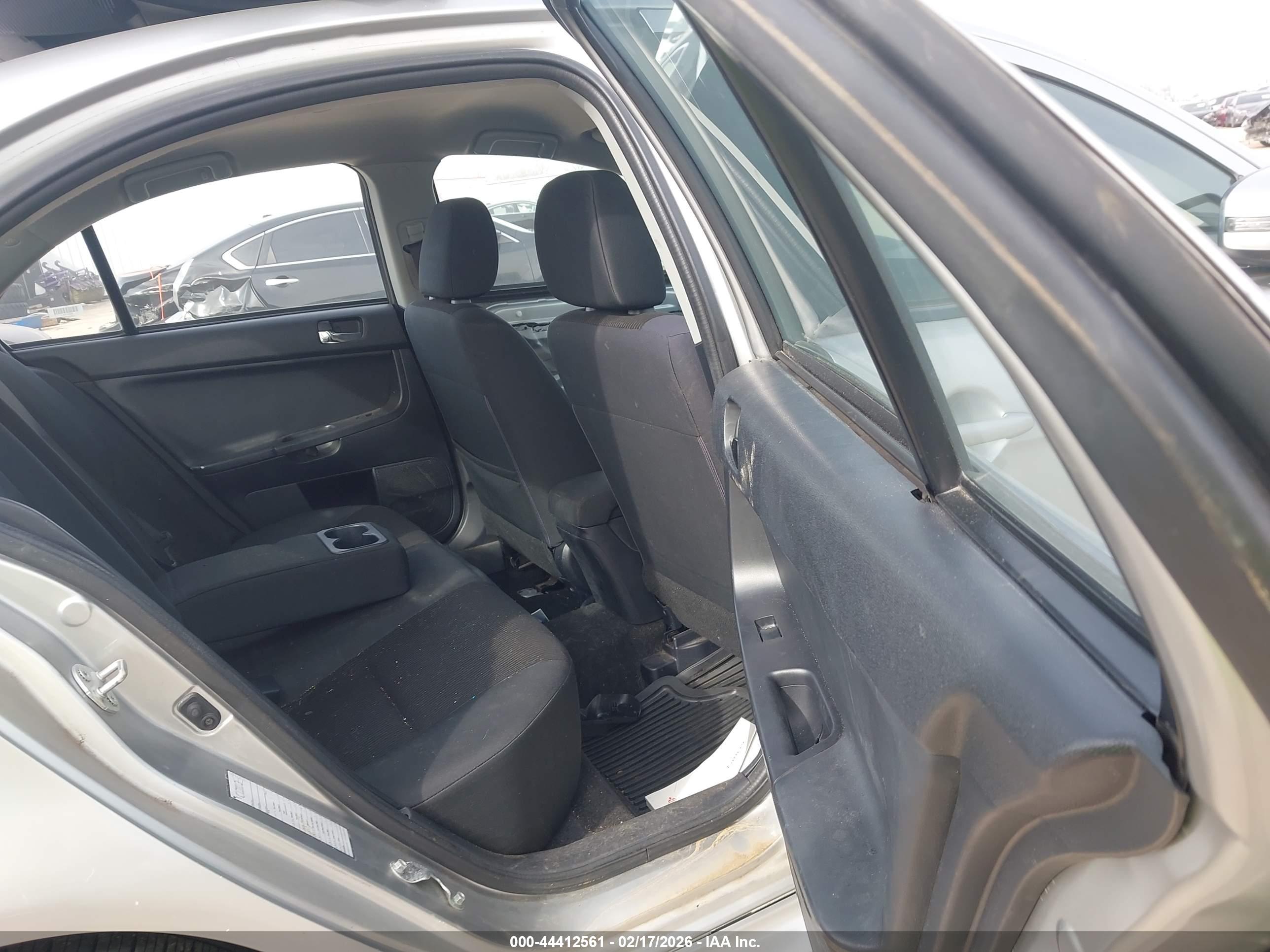 MITSUBISHI LANCER image 8