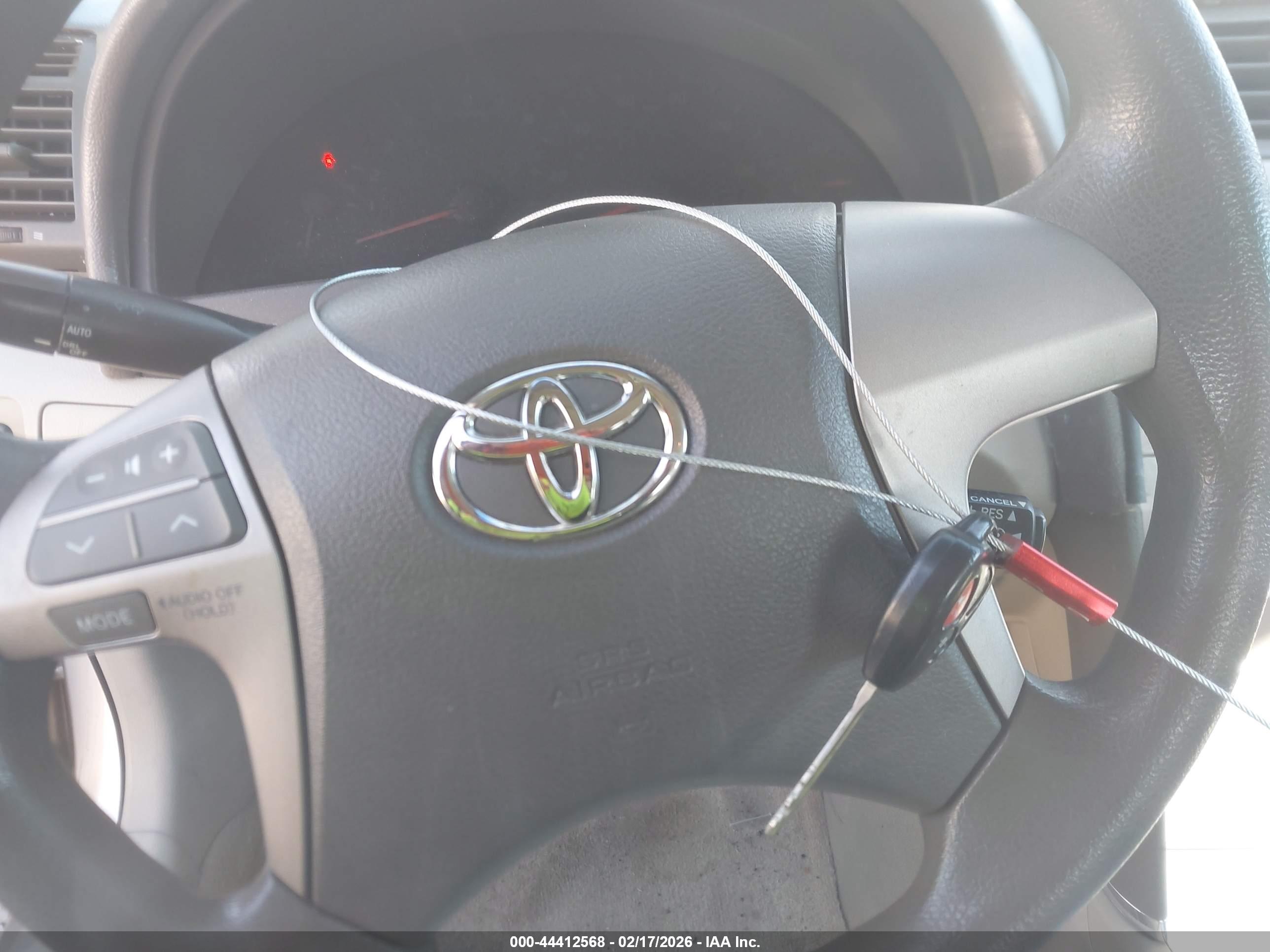 TOYOTA CAMRY image 11
