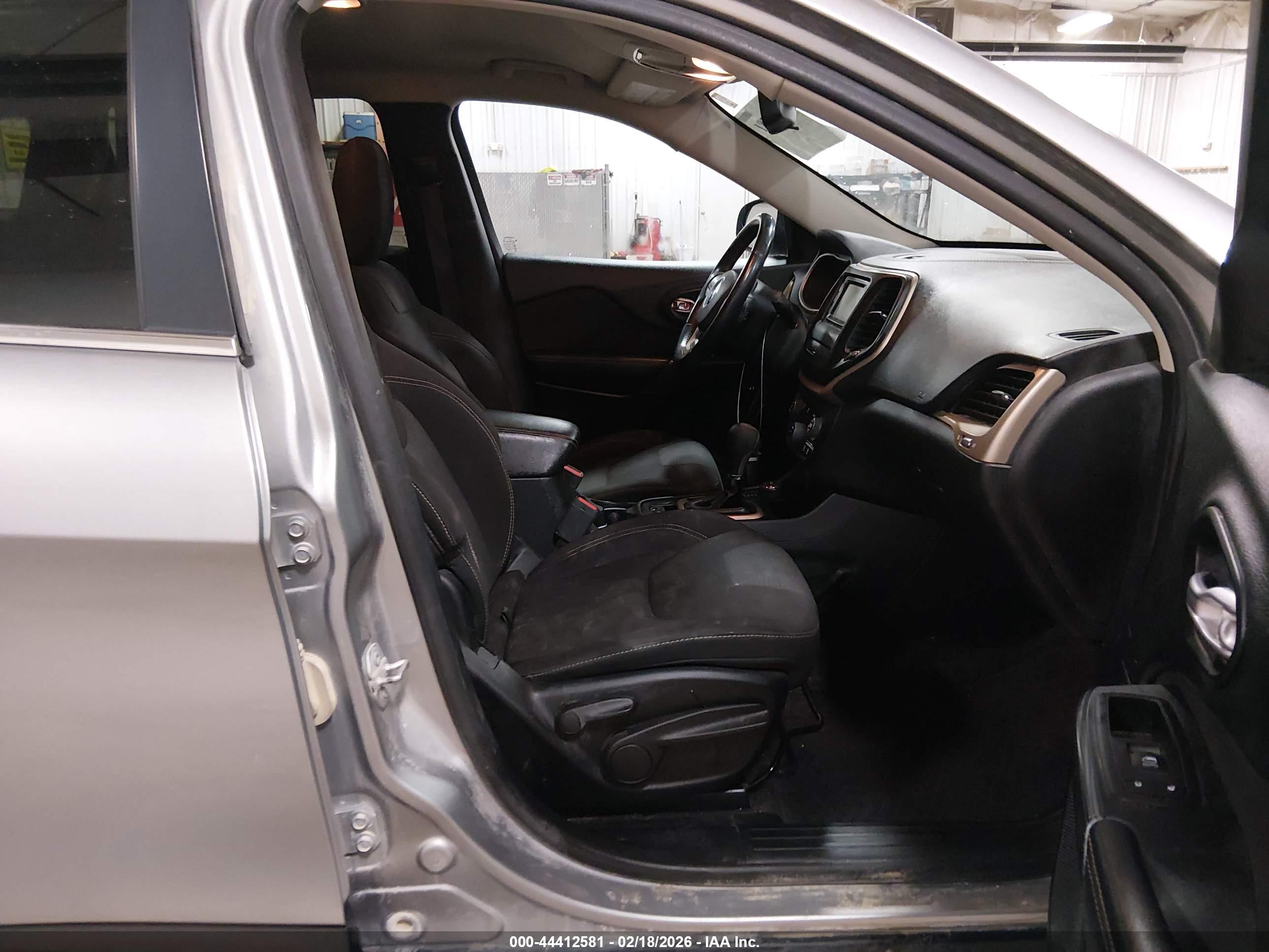 JEEP CHEROKEE image 5