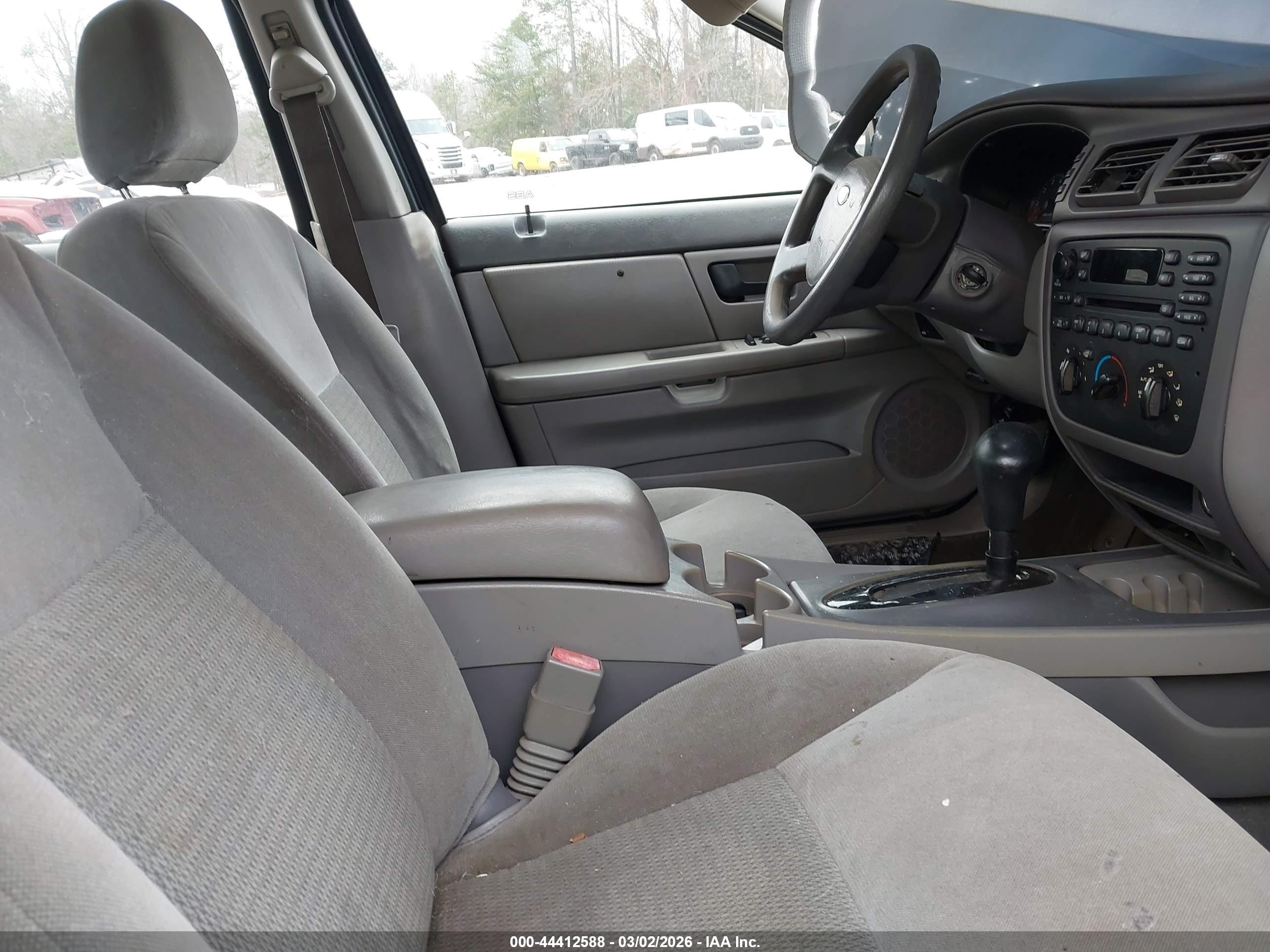 FORD TAURUS image 5