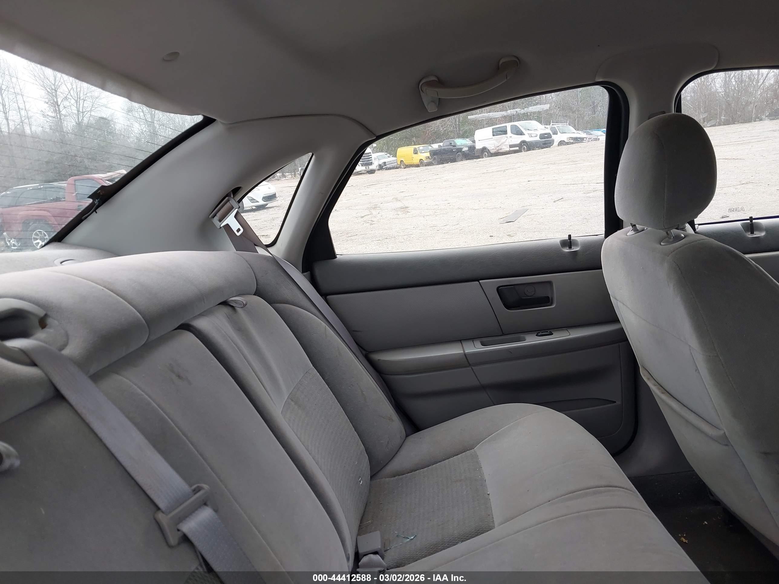 FORD TAURUS image 8