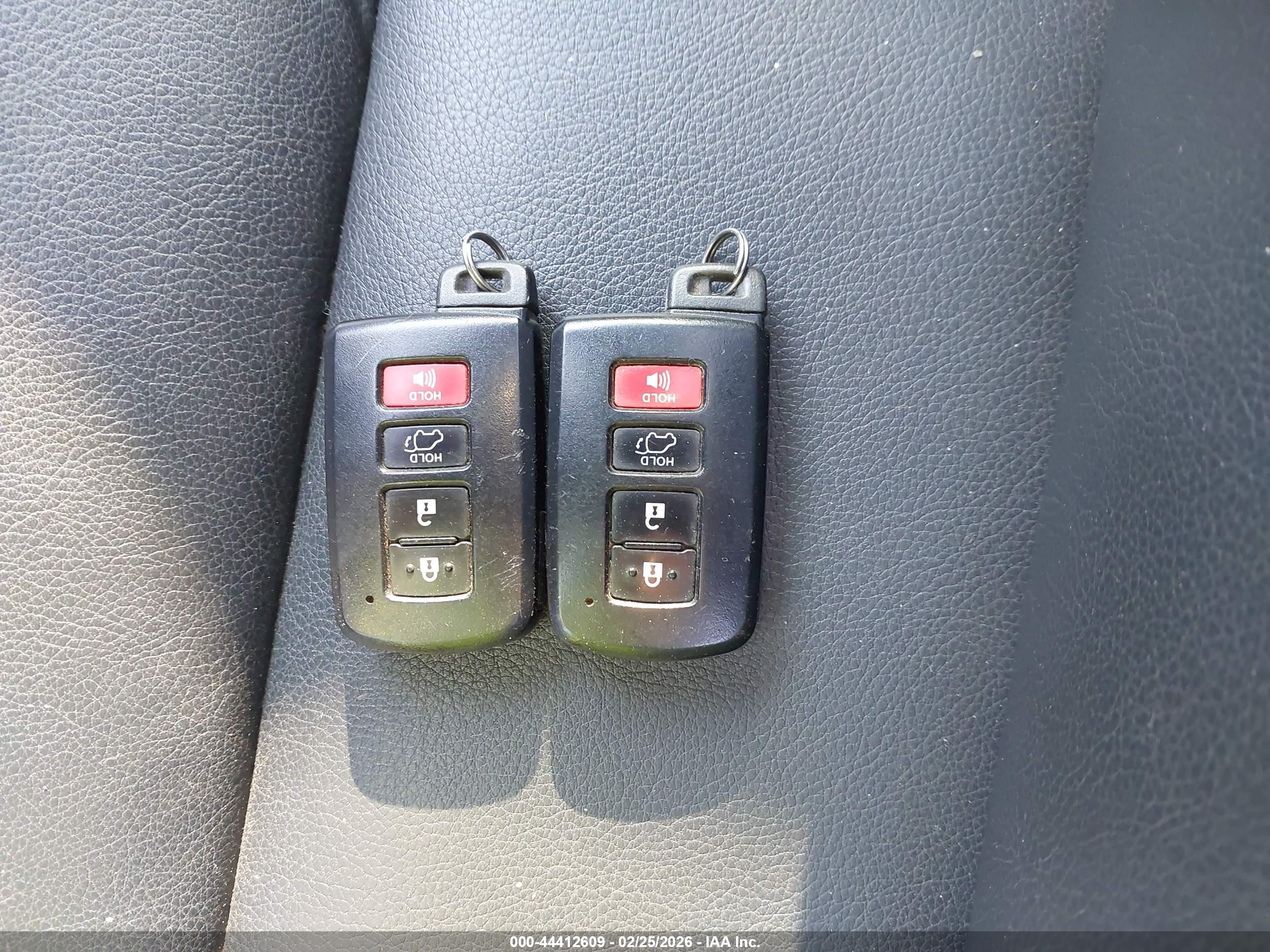 TOYOTA RAV4 image 11