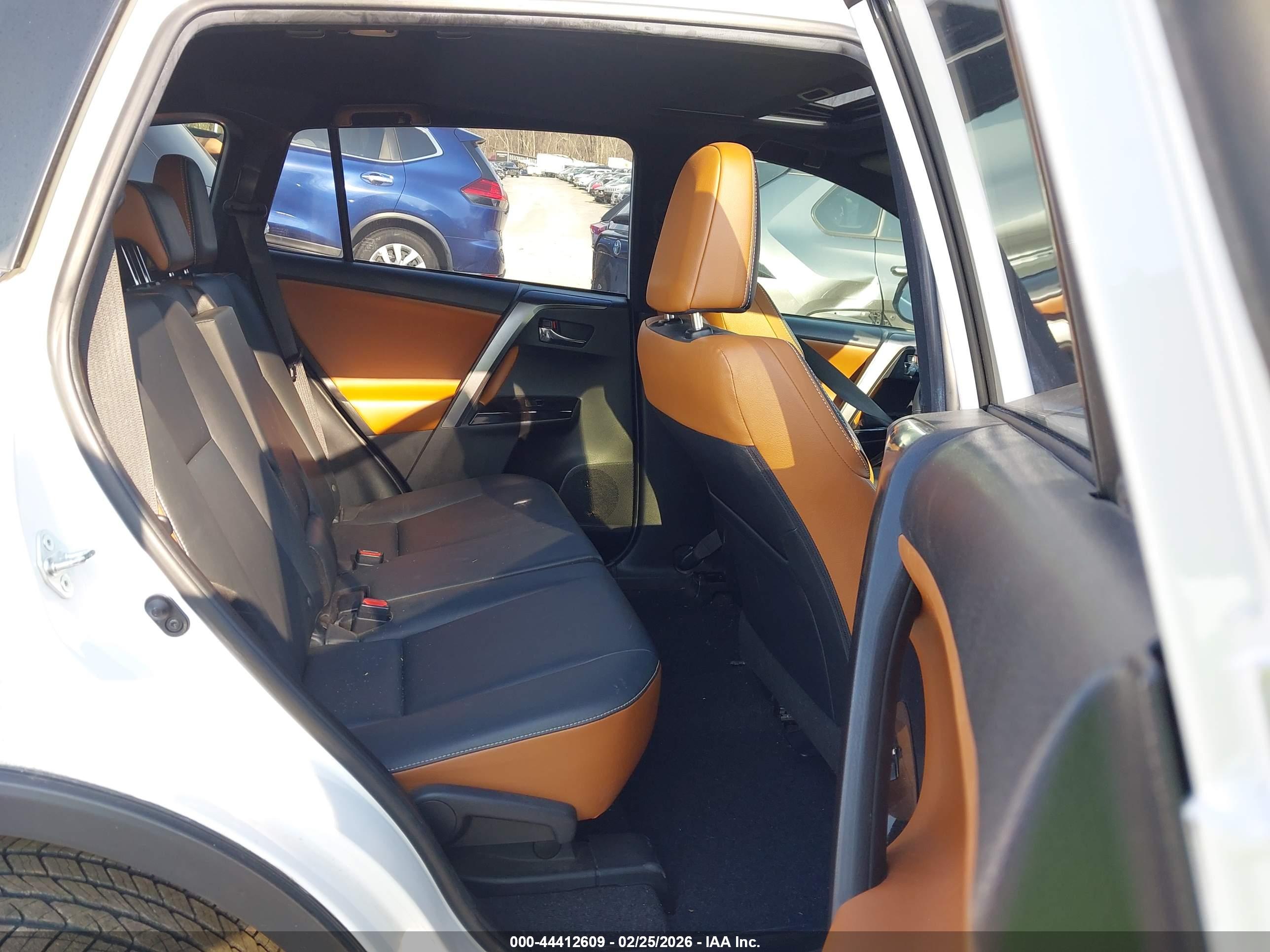TOYOTA RAV4 image 8