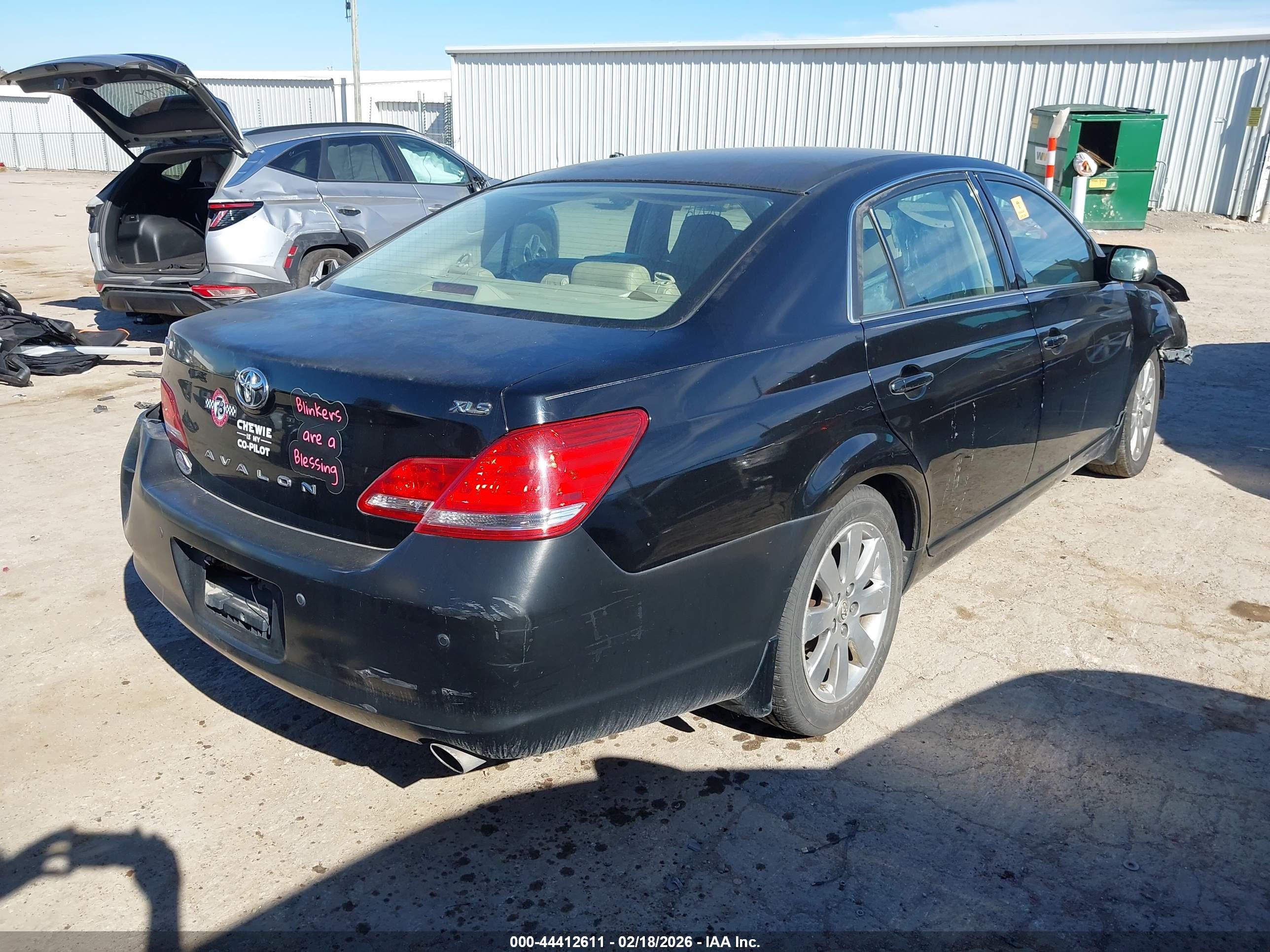 TOYOTA AVALON image 4