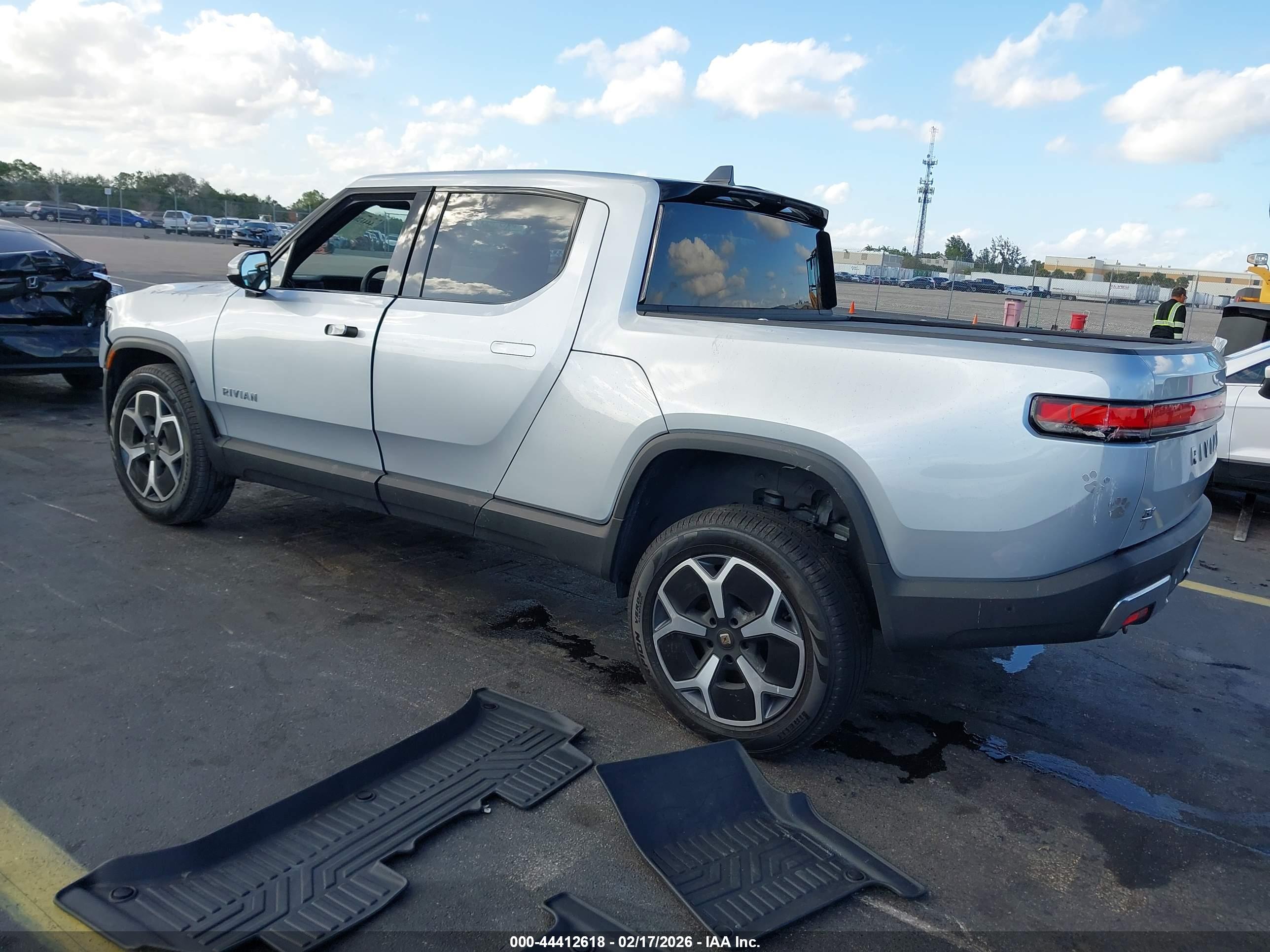 RIVIAN R1T image 3