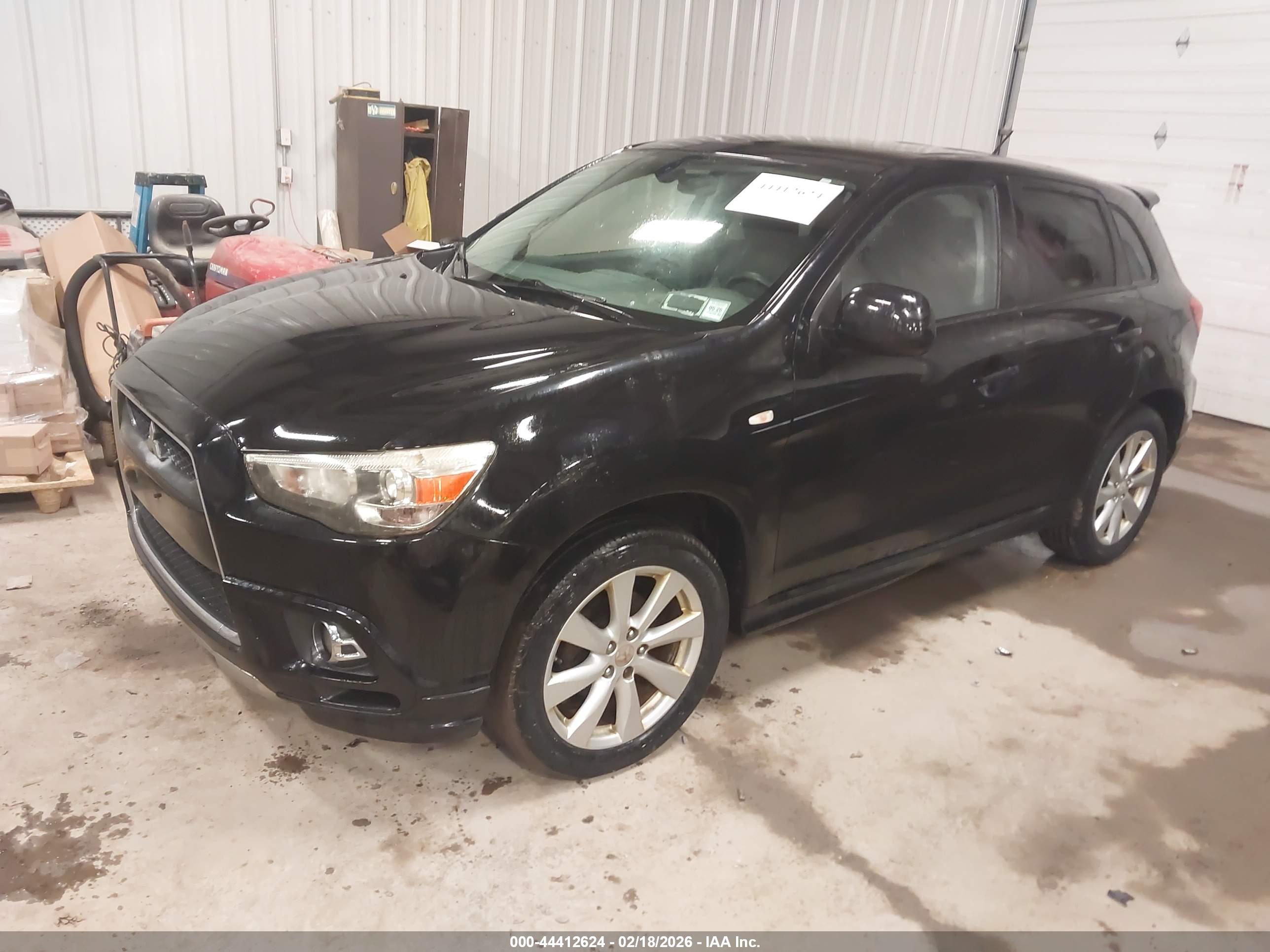 MITSUBISHI OUTLANDER image 2