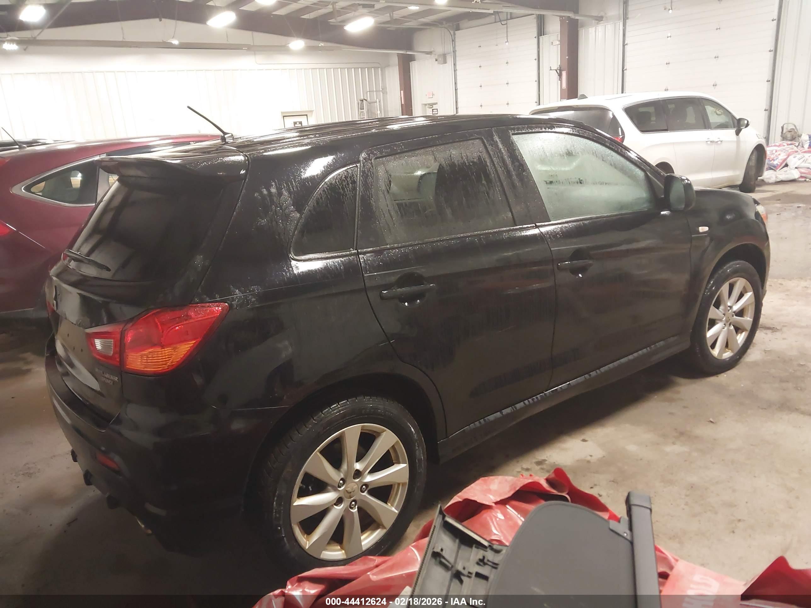 MITSUBISHI OUTLANDER image 4