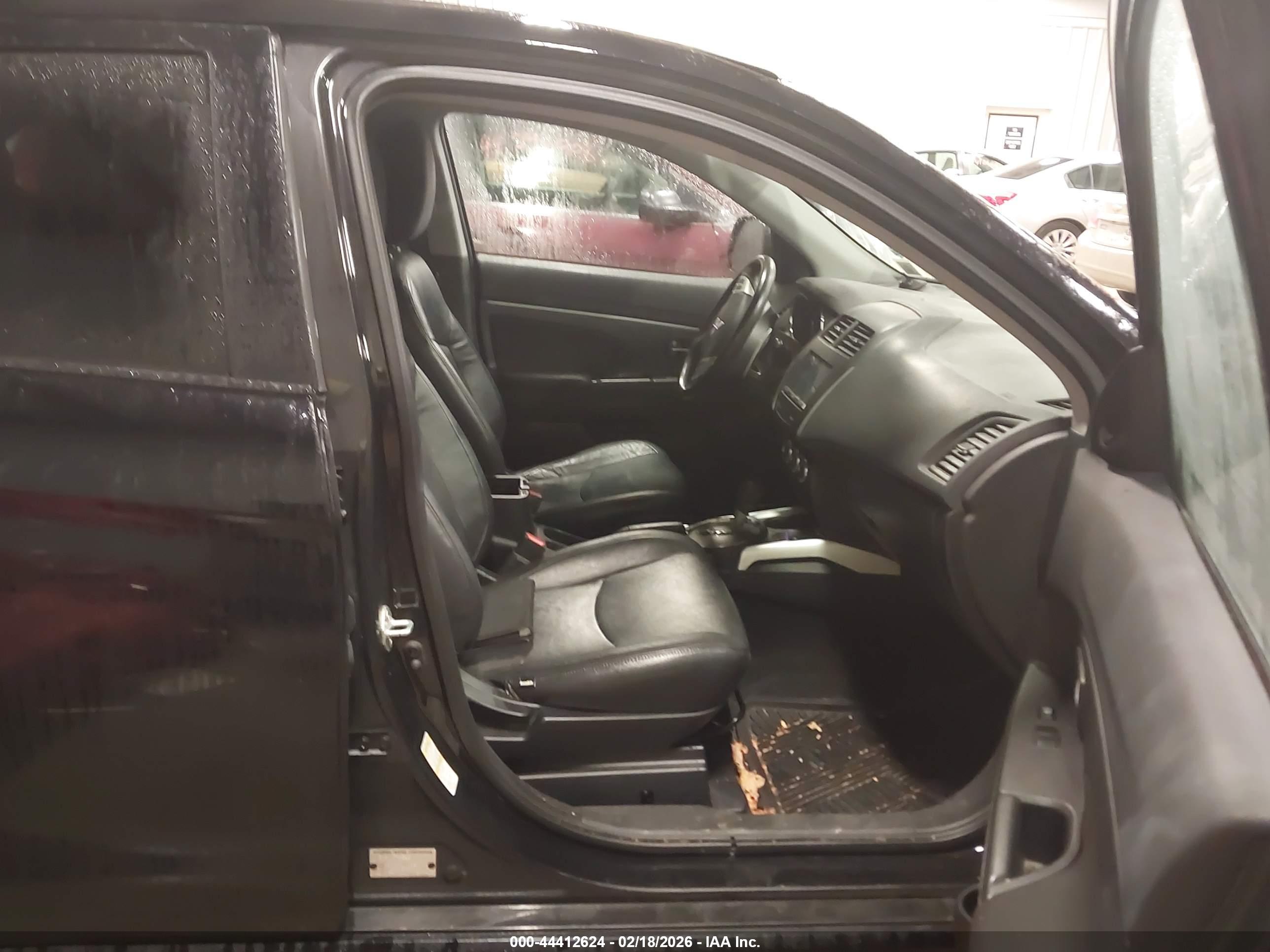 MITSUBISHI OUTLANDER image 5