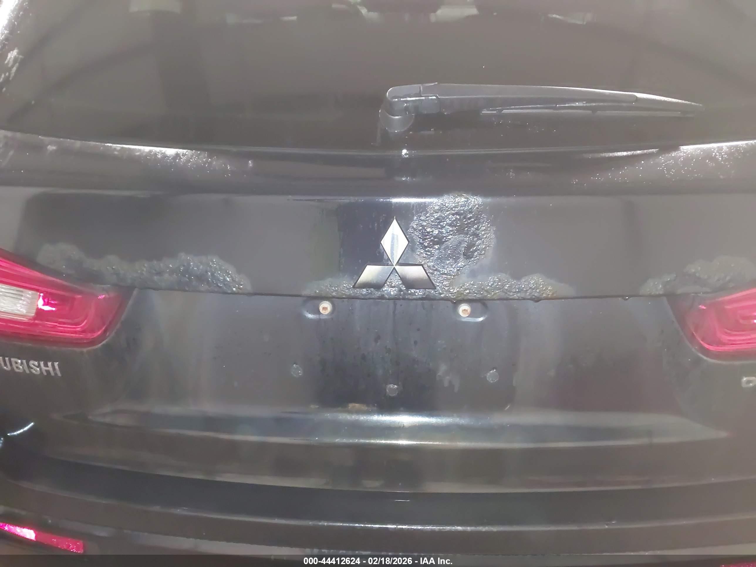 MITSUBISHI OUTLANDER image 6