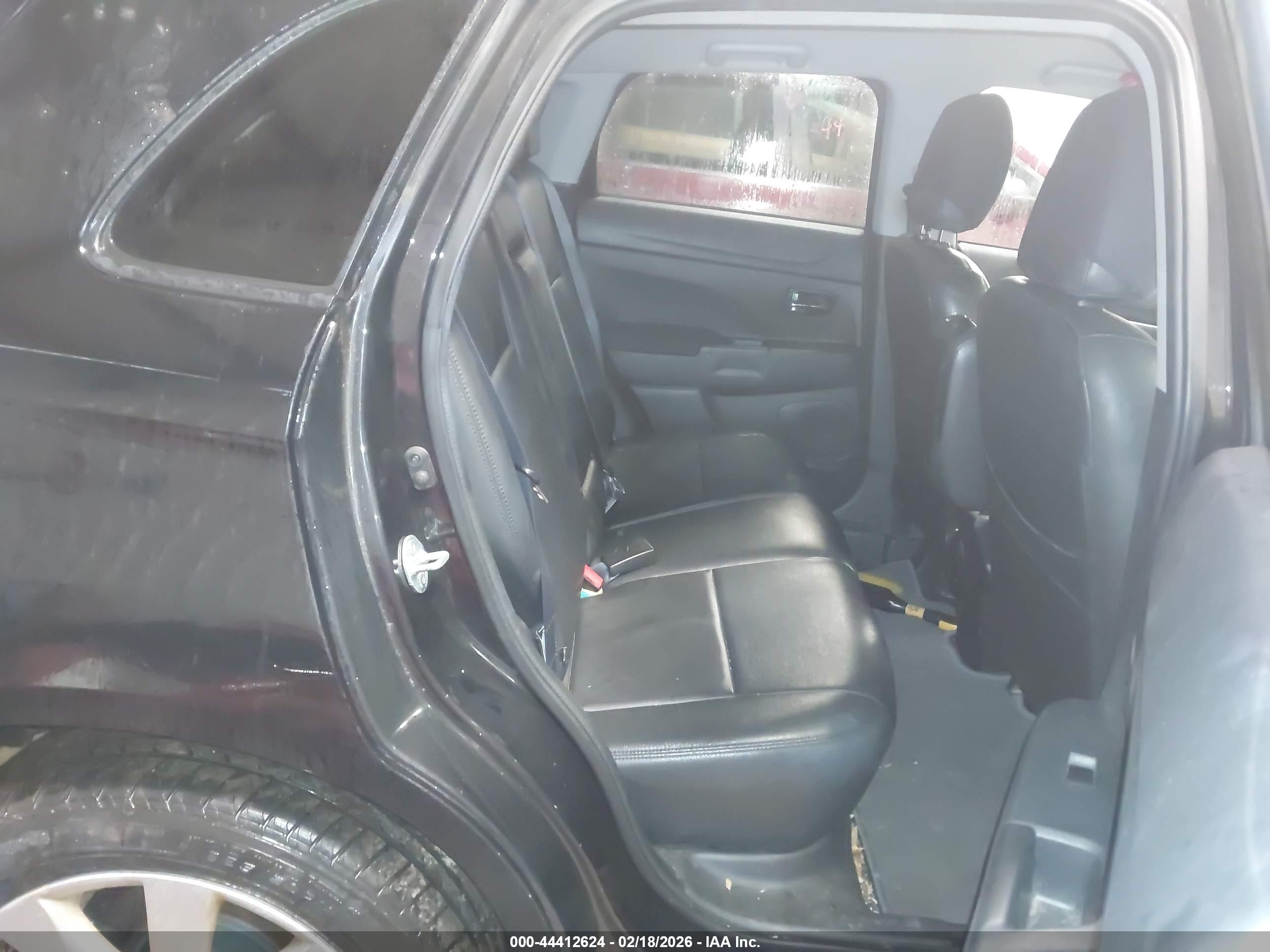 MITSUBISHI OUTLANDER image 8
