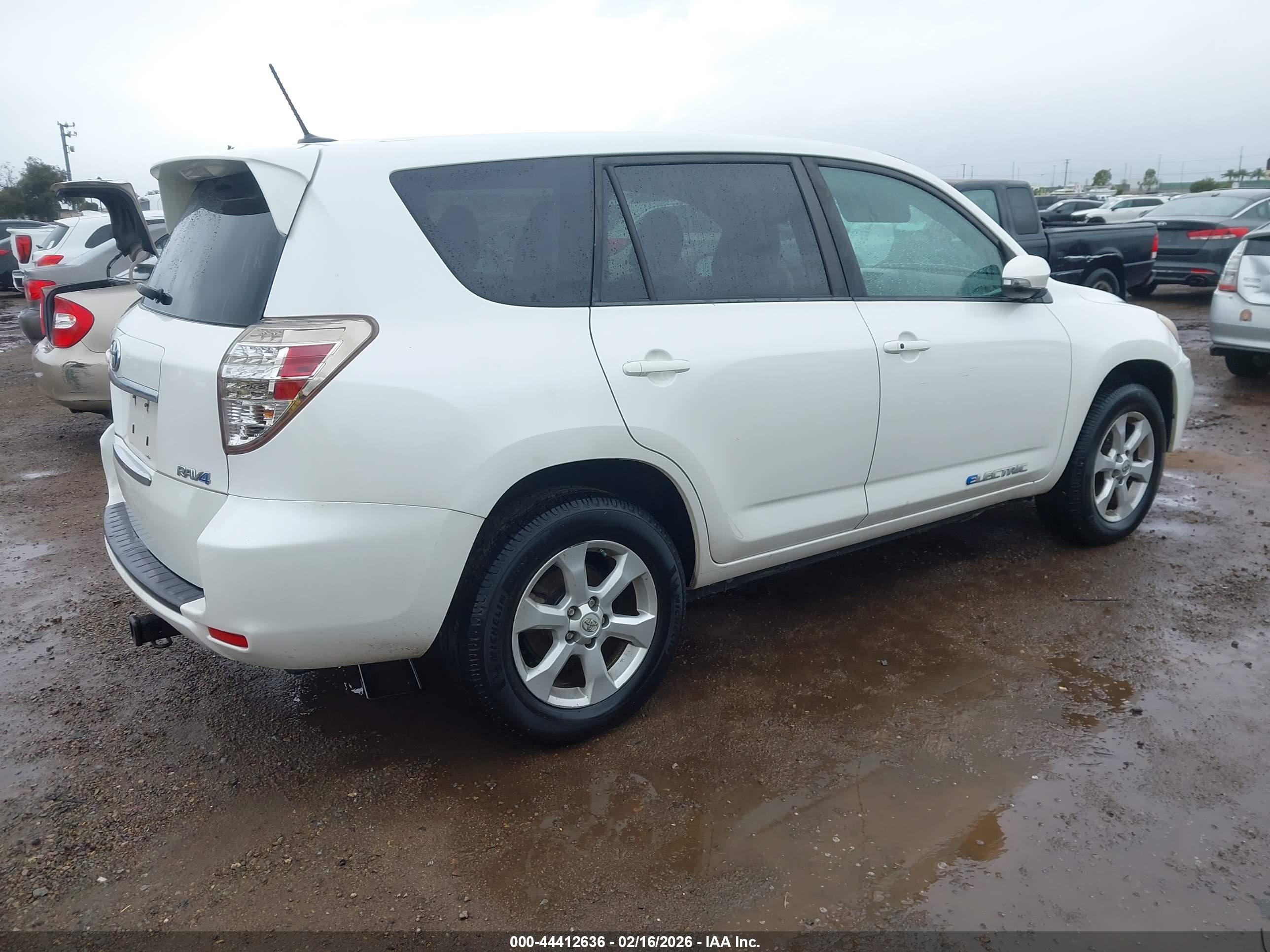 TOYOTA RAV4 image 4