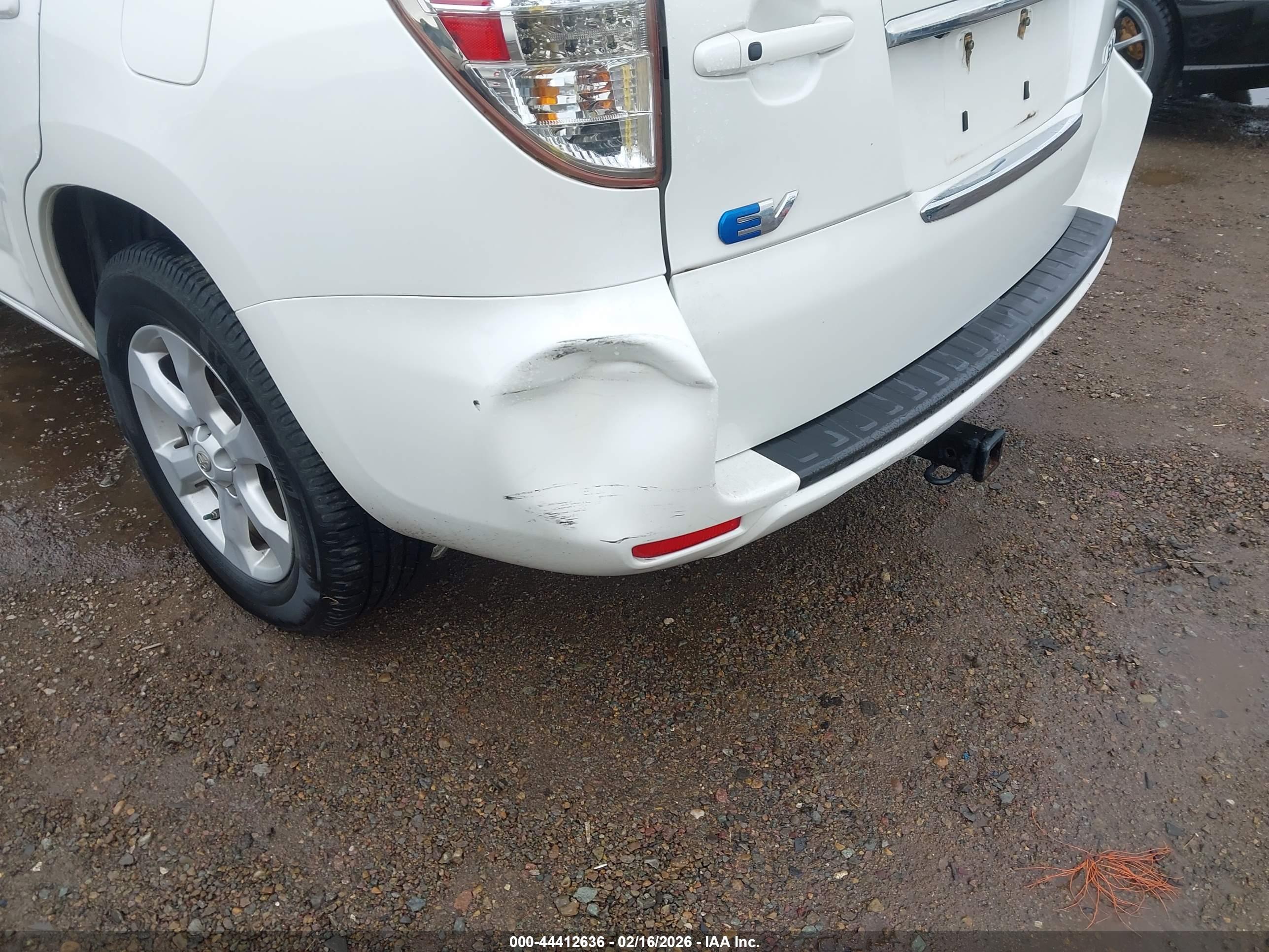 TOYOTA RAV4 image 6