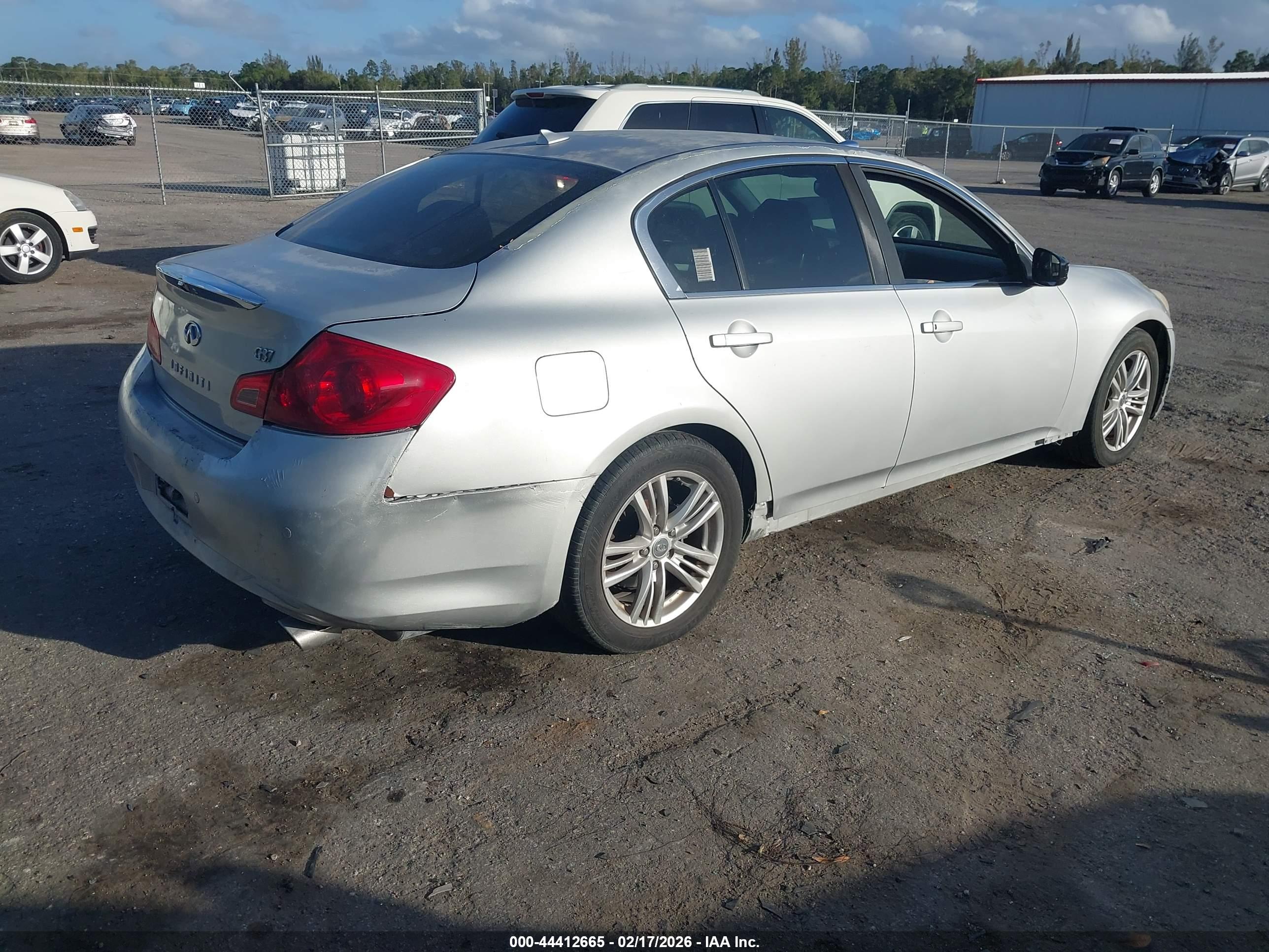 INFINITI G37 image 4