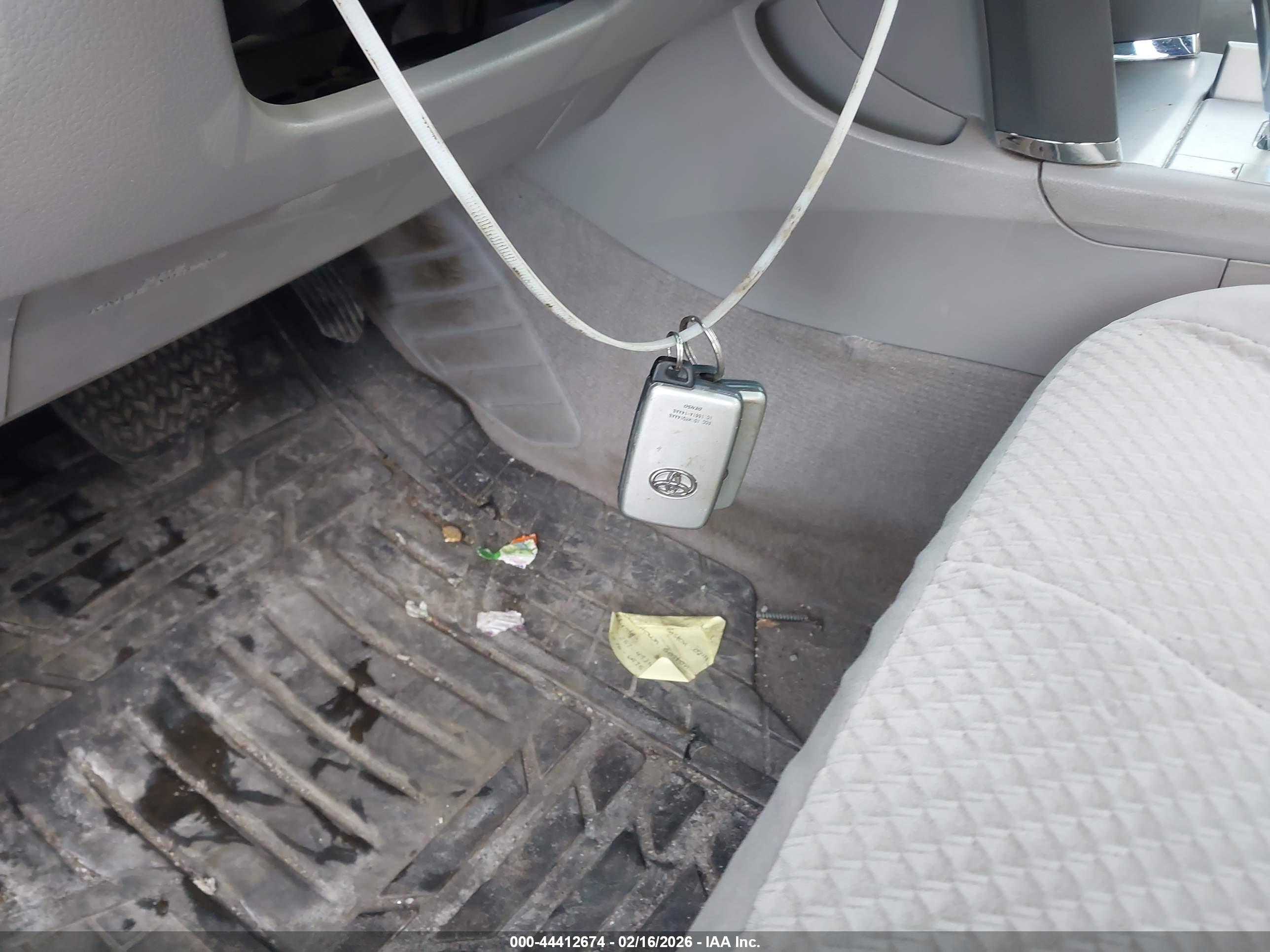 TOYOTA CAMRY image 11