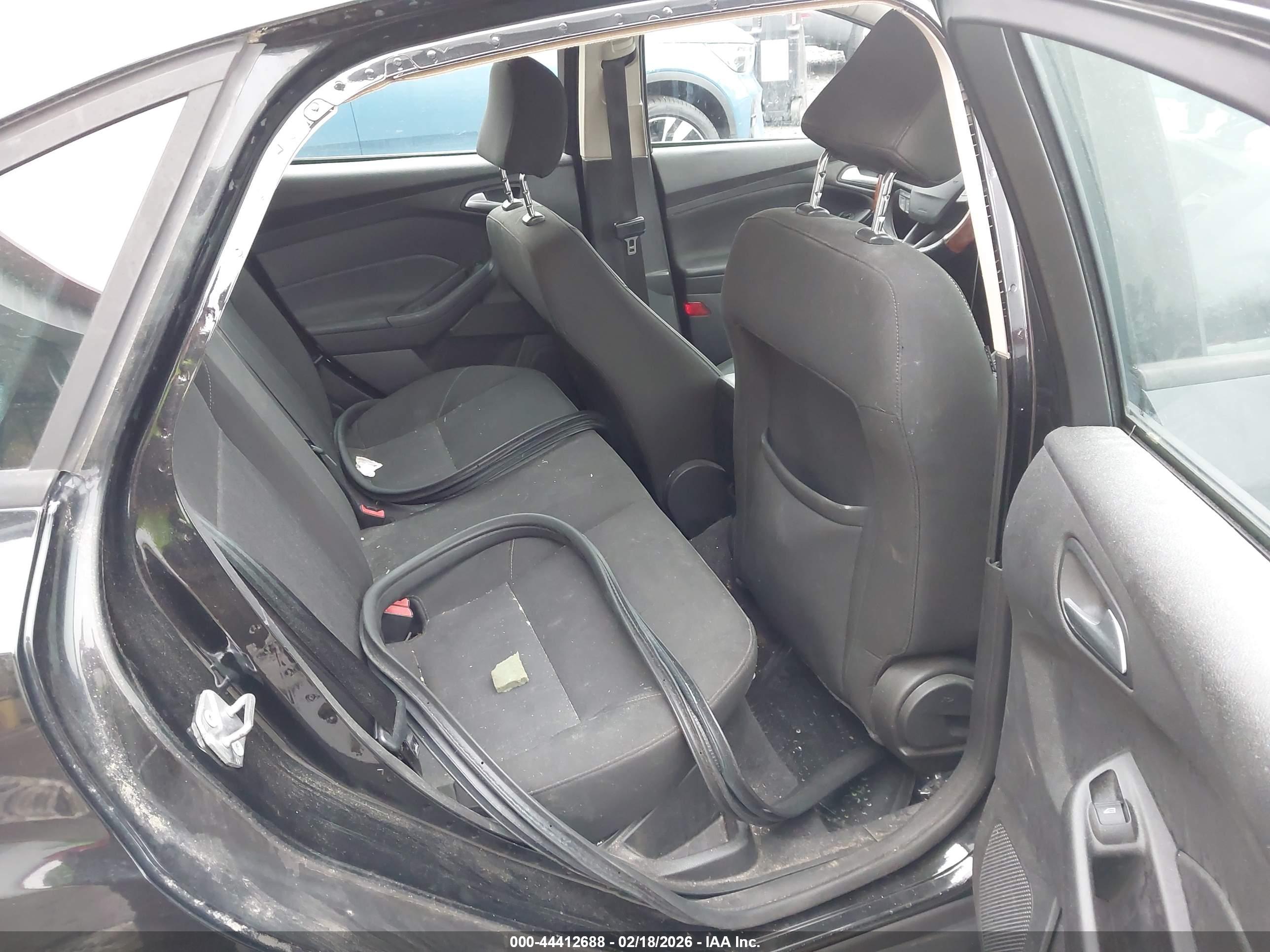 FORD FOCUS image 8