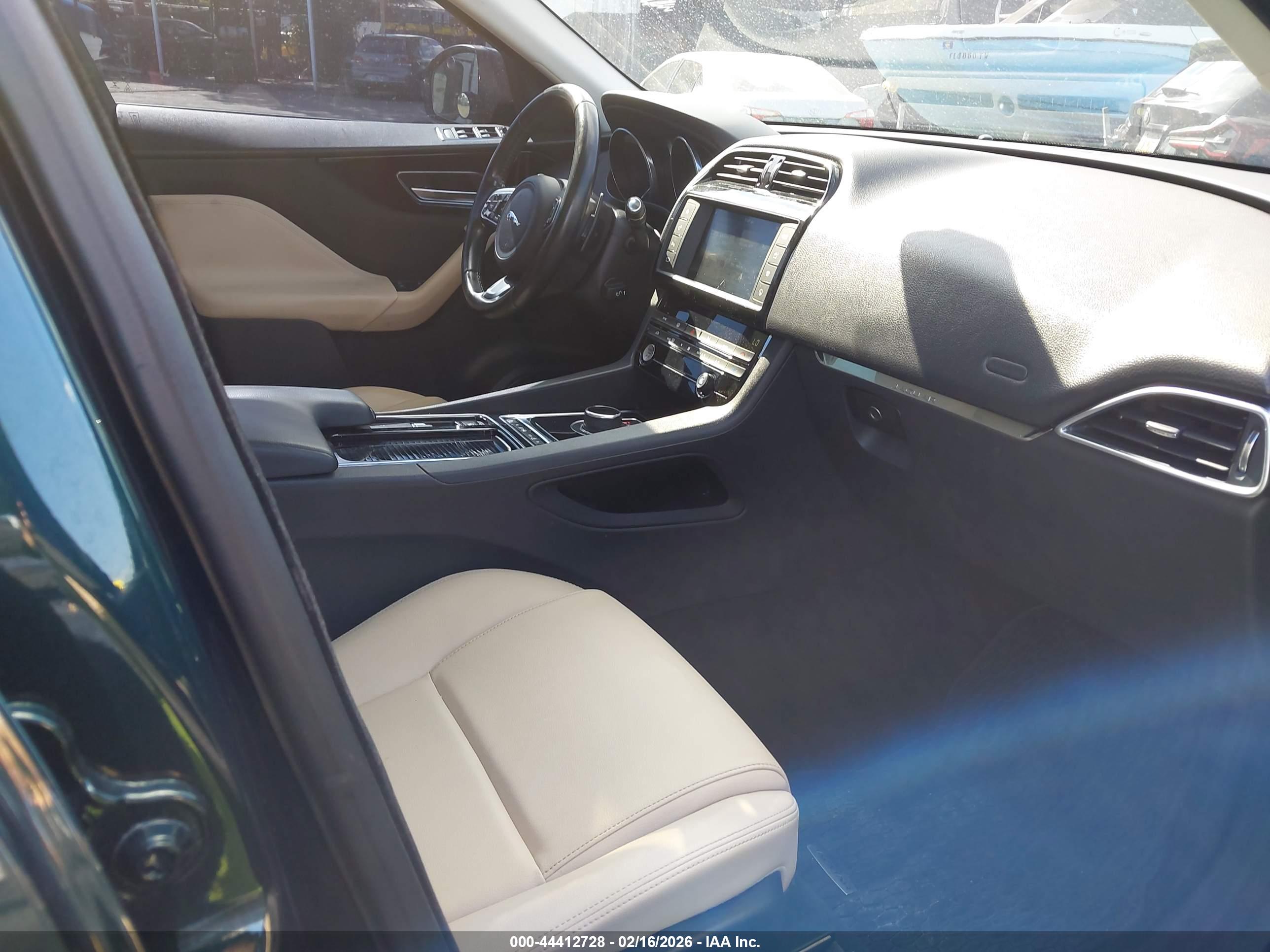 JAGUAR F-PACE image 5