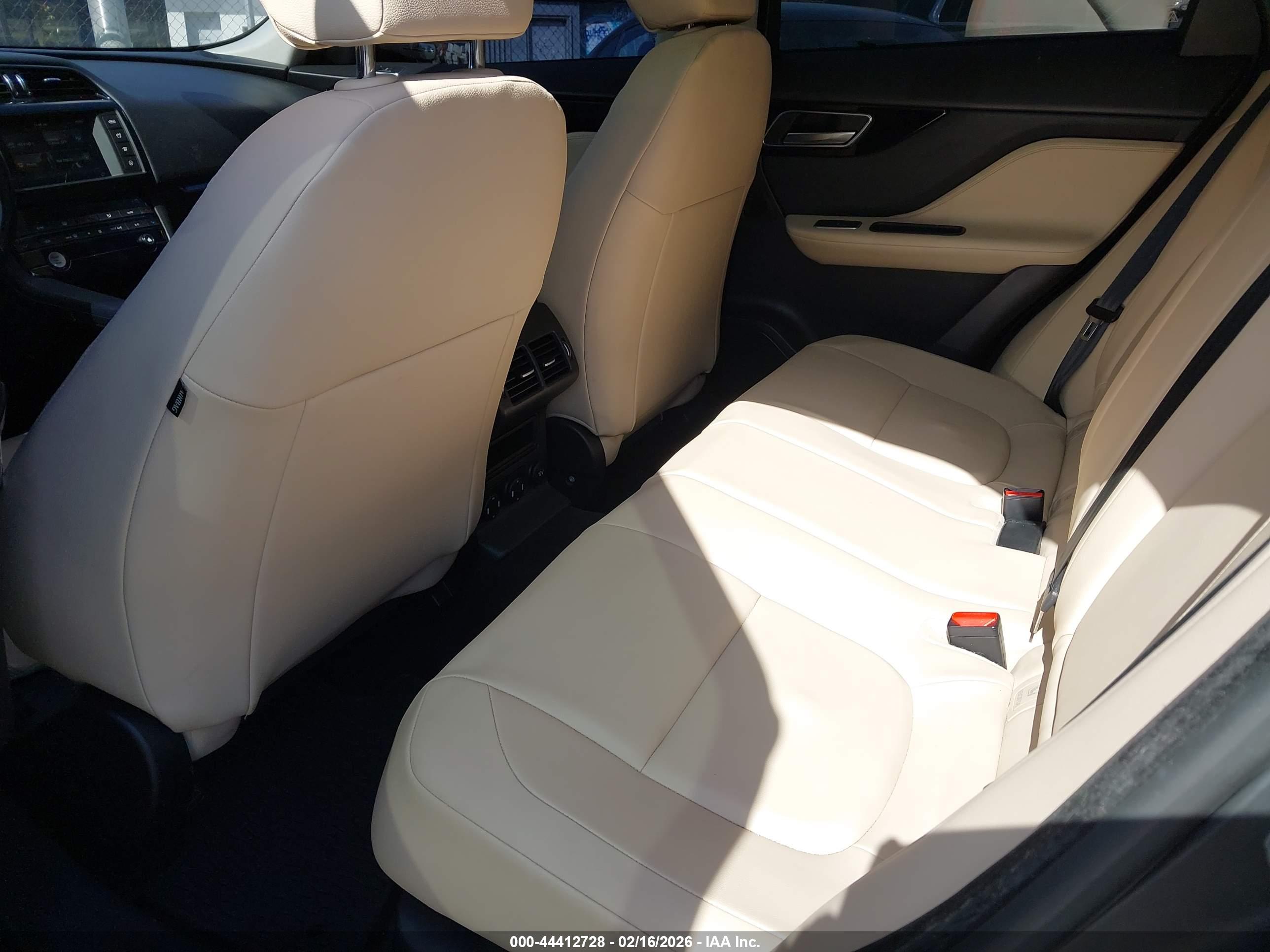JAGUAR F-PACE image 8