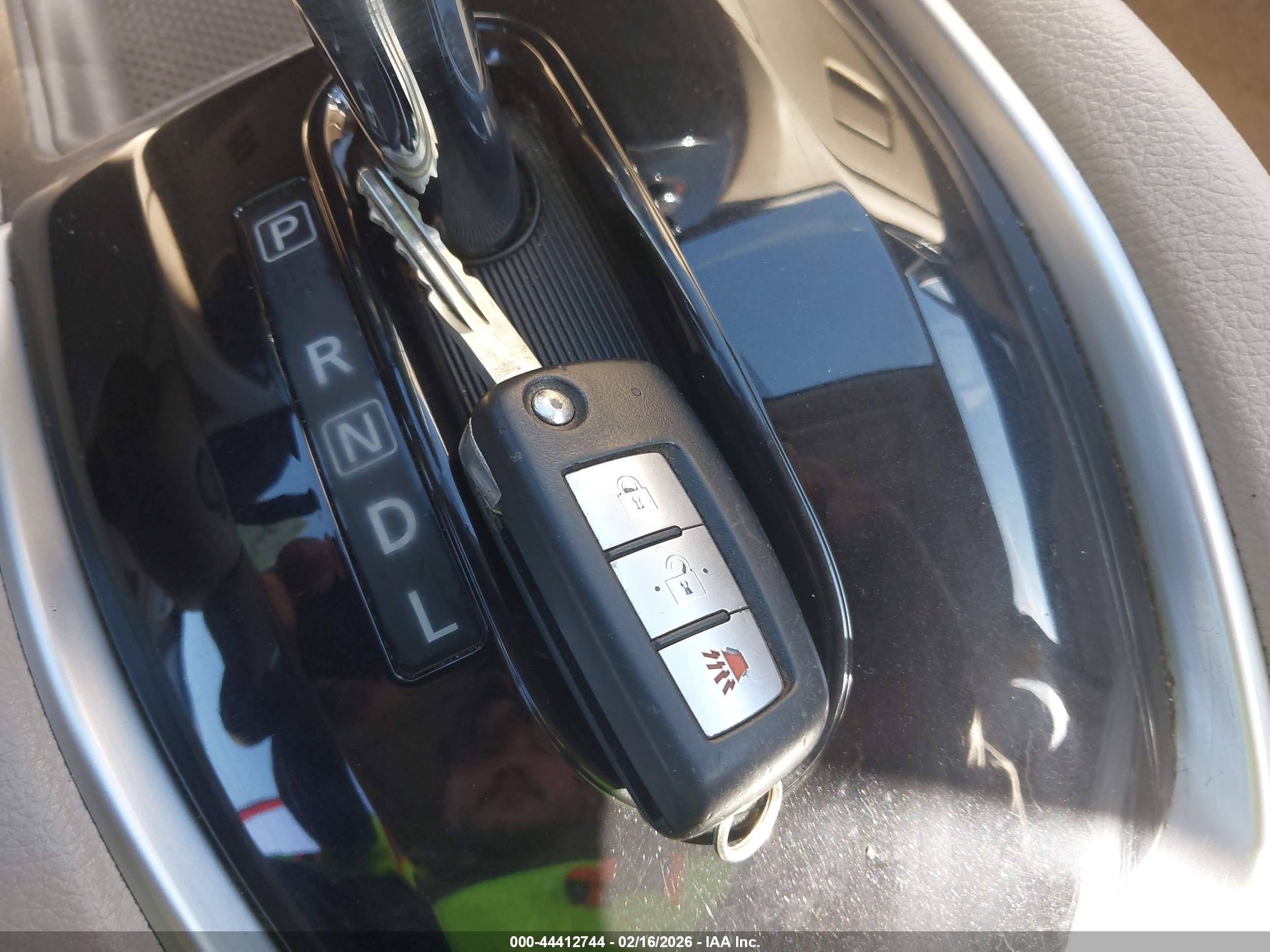NISSAN ROGUE image 11