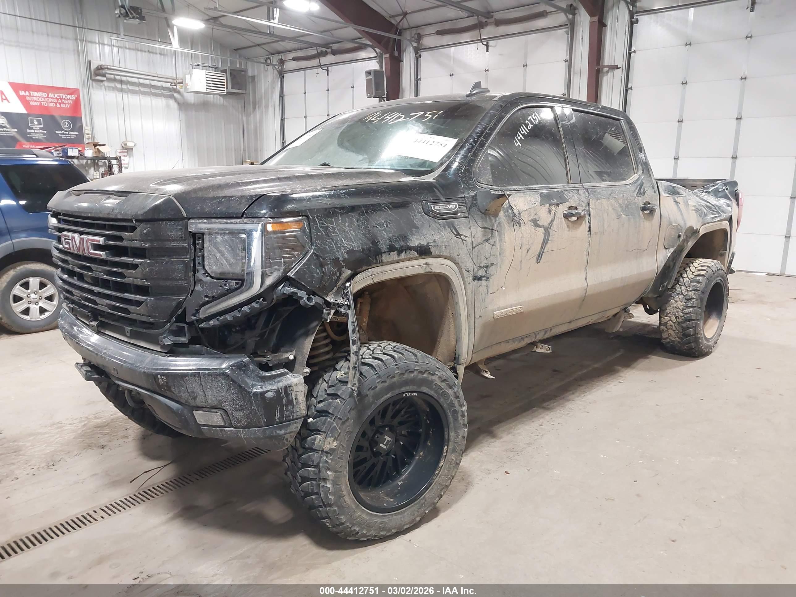 GMC SIERRA image 2
